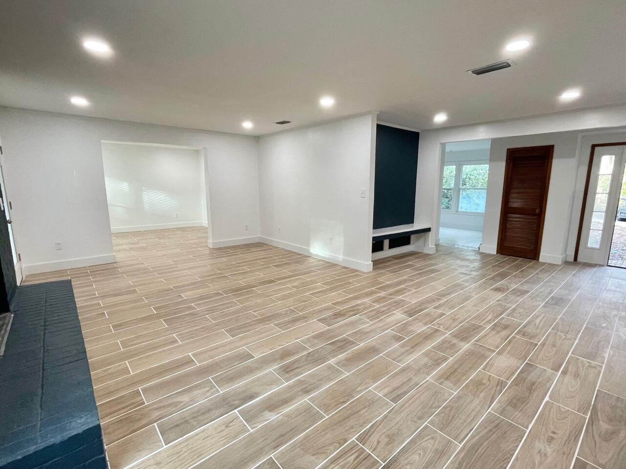 WOODLAND SHORES - Residential Lease