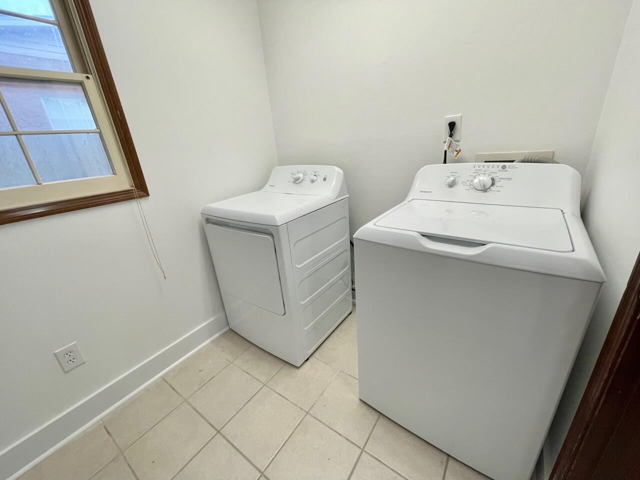 WOODLAND SHORES - Residential Lease