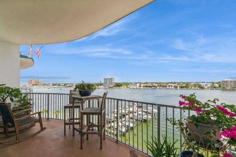 HARBOR LIGHTS - Residential