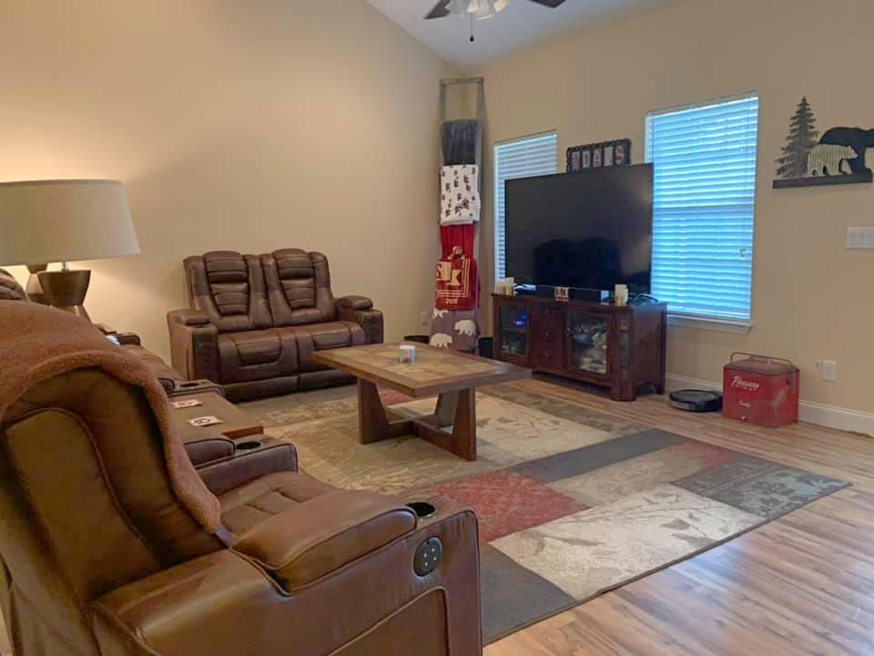 OAKWOOD HILLS - Residential