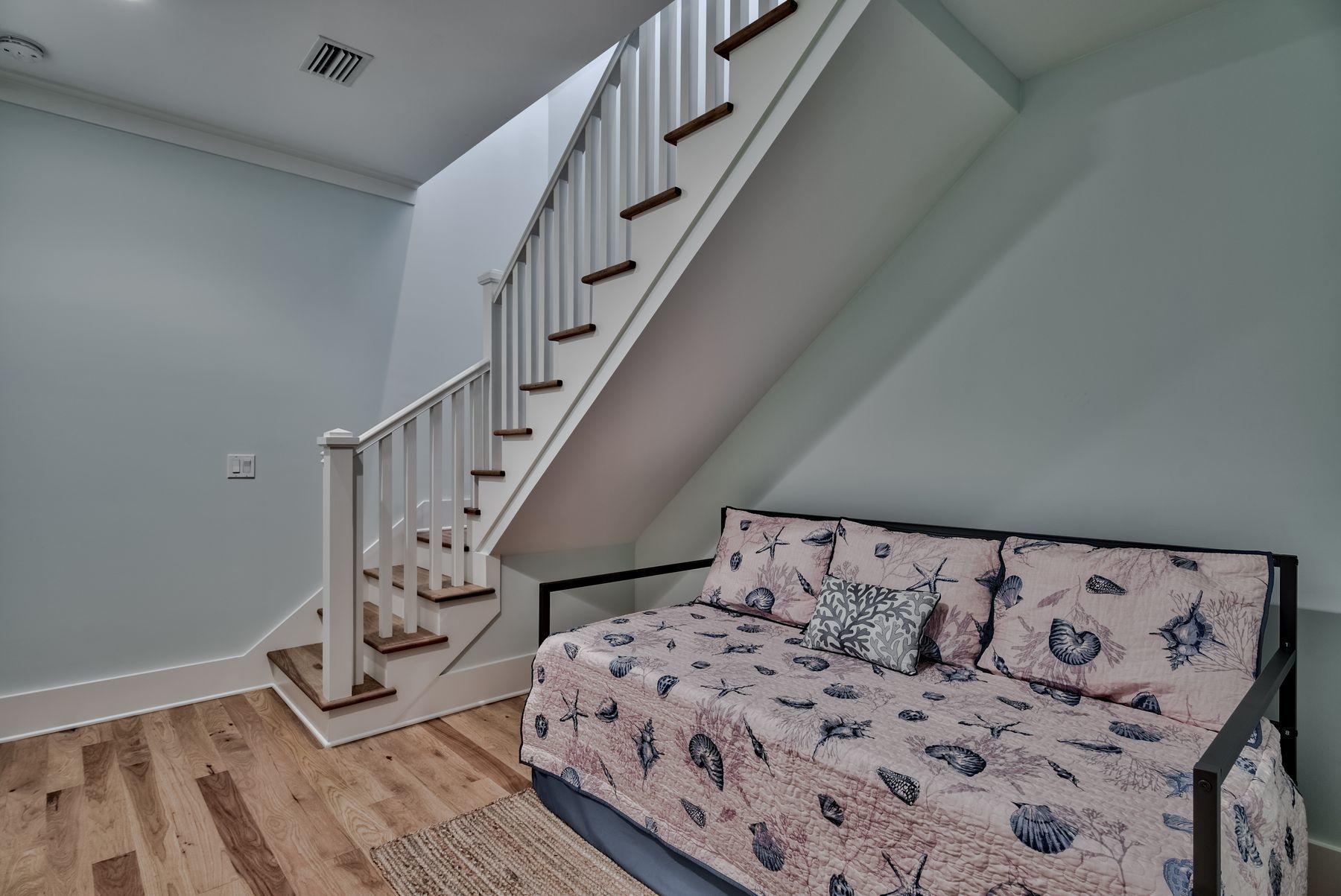 VILLAGE OF WHITE CLIFFS THE - Residential