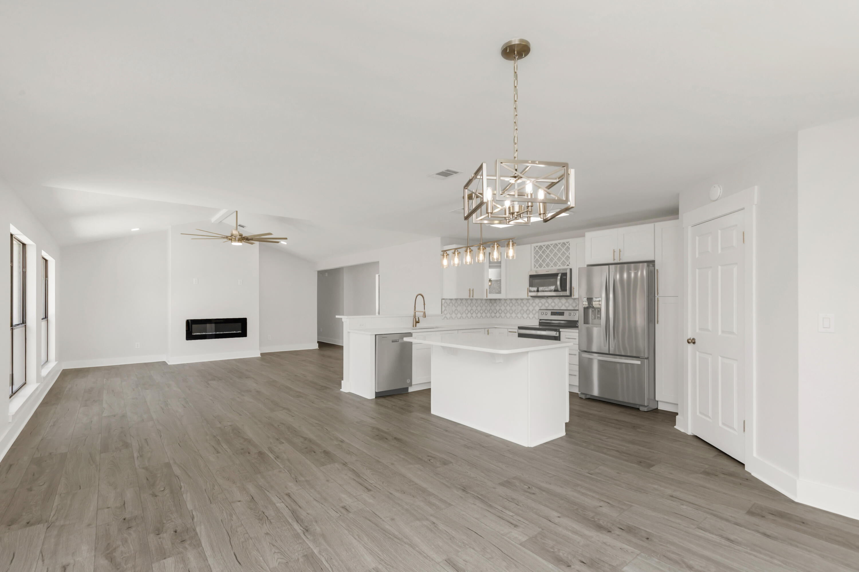 EMERALD BREEZE ESTATES - Residential