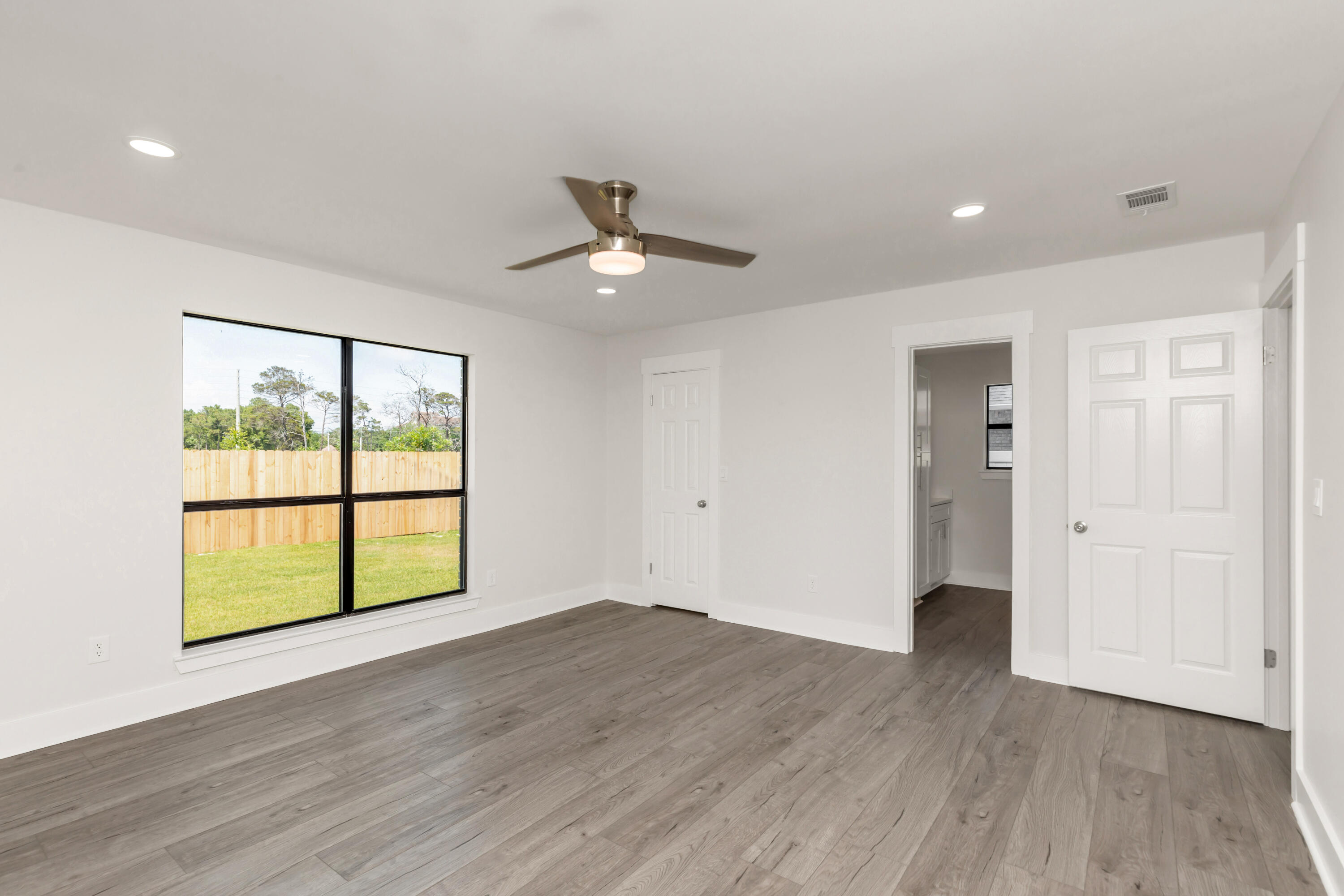 EMERALD BREEZE ESTATES - Residential