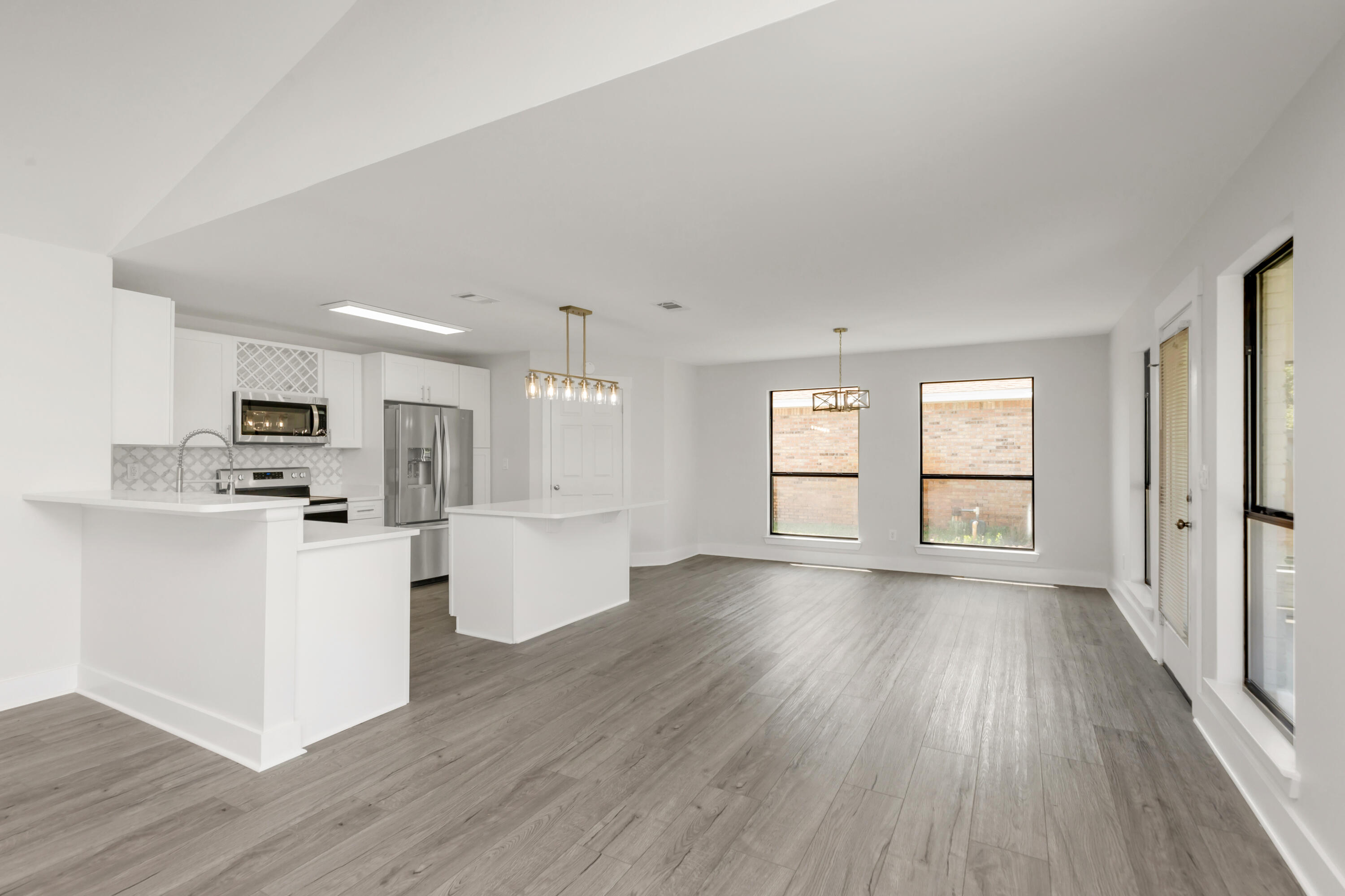EMERALD BREEZE ESTATES - Residential