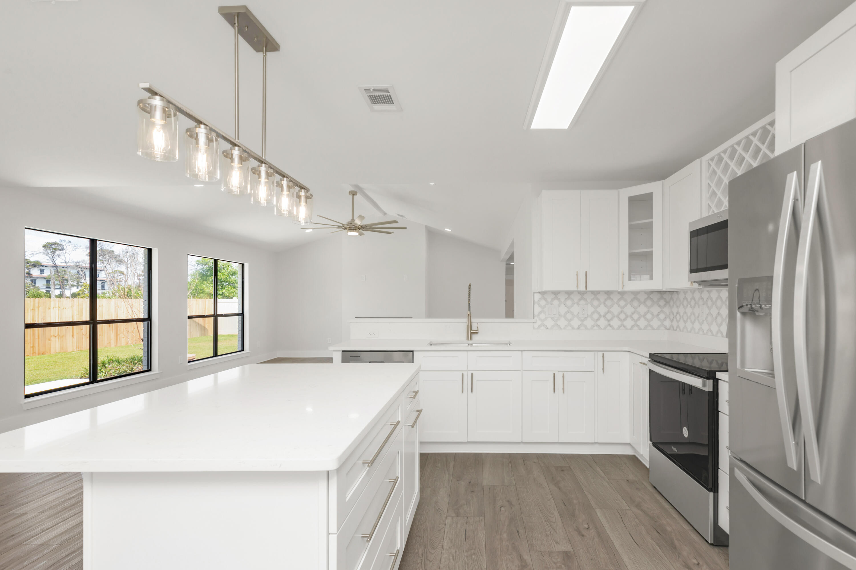 EMERALD BREEZE ESTATES - Residential
