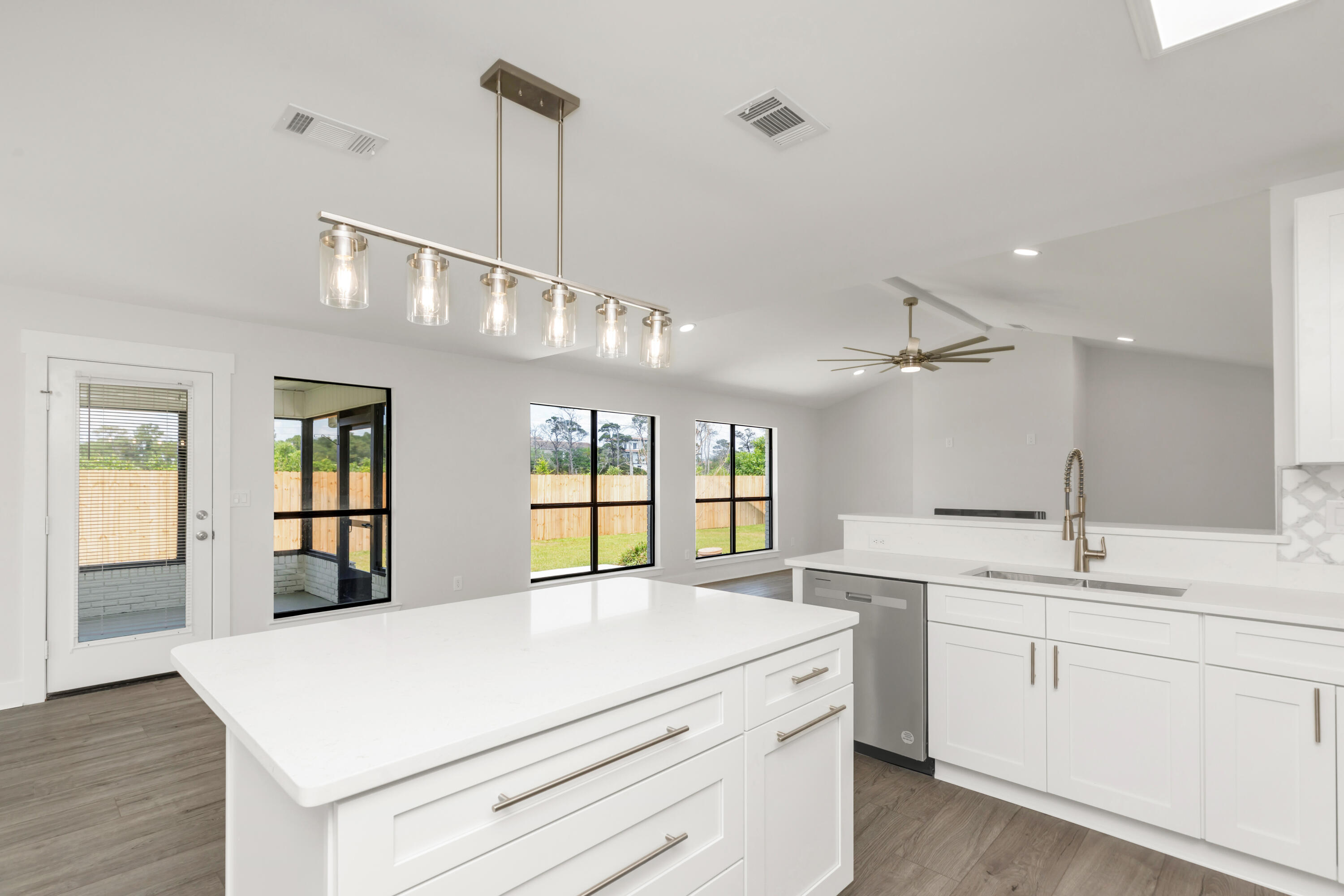 EMERALD BREEZE ESTATES - Residential