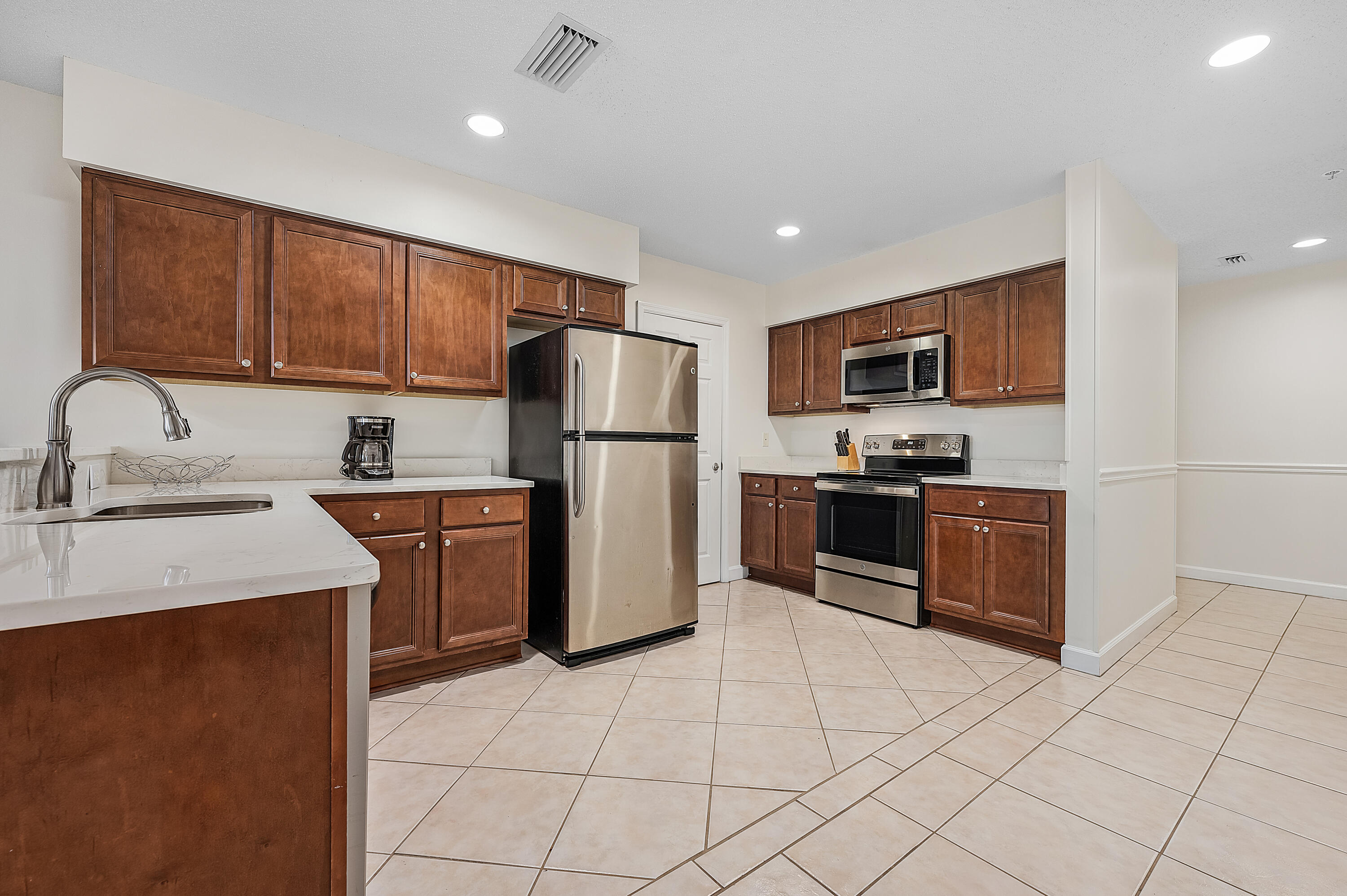 INN AT CRYSTAL BEACH (SUMMERCHASE CONDO) - Residential