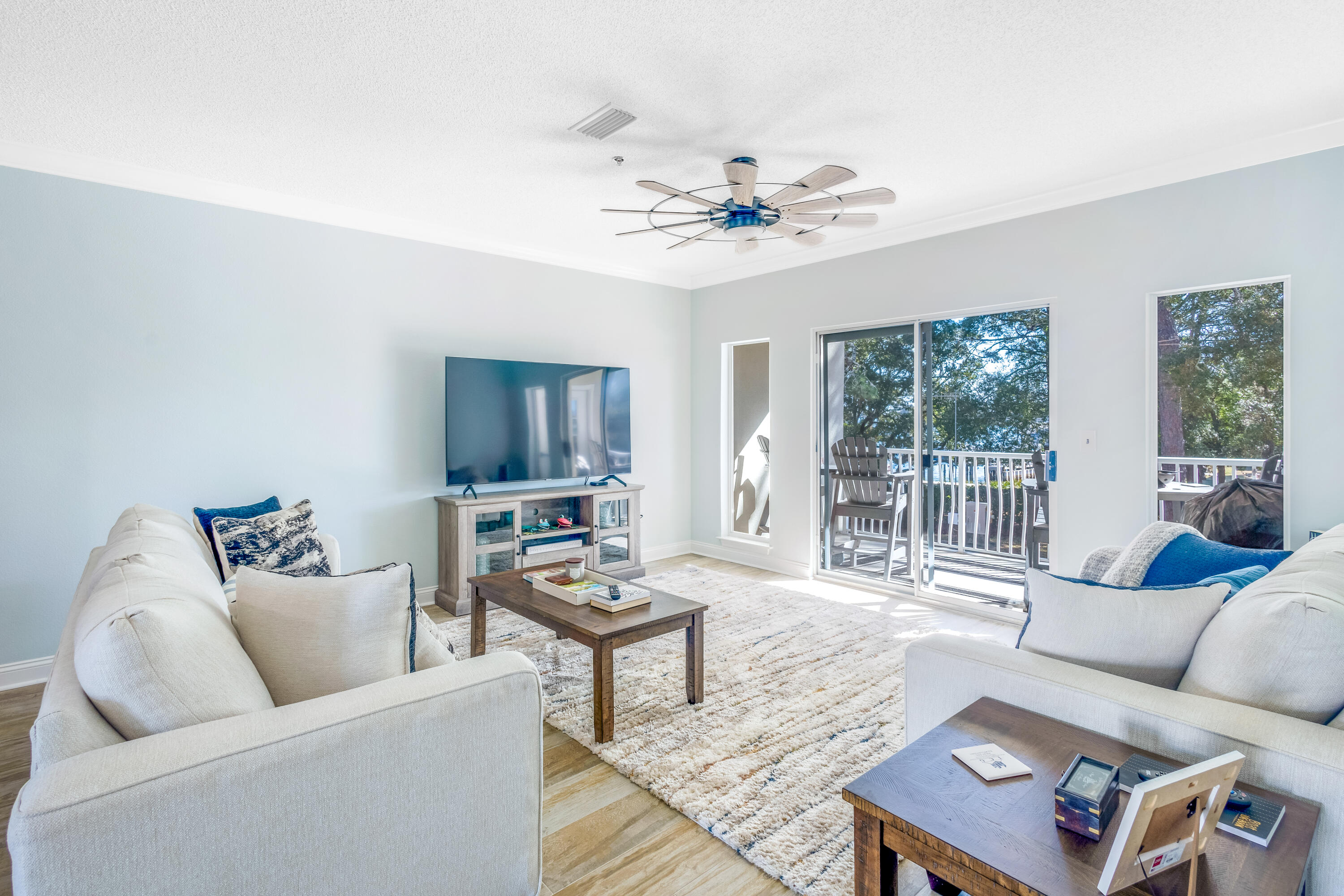 LAGUNA LANDING - Residential