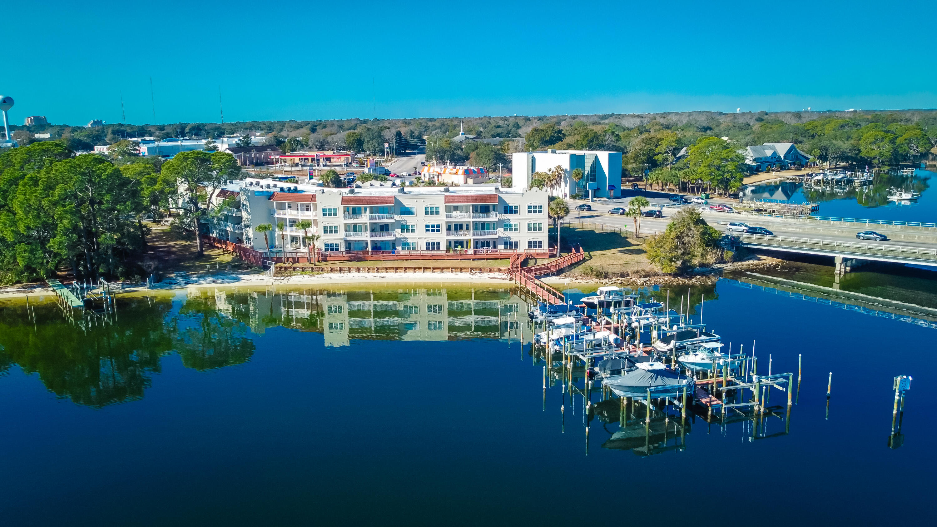 LAGUNA LANDING - Residential