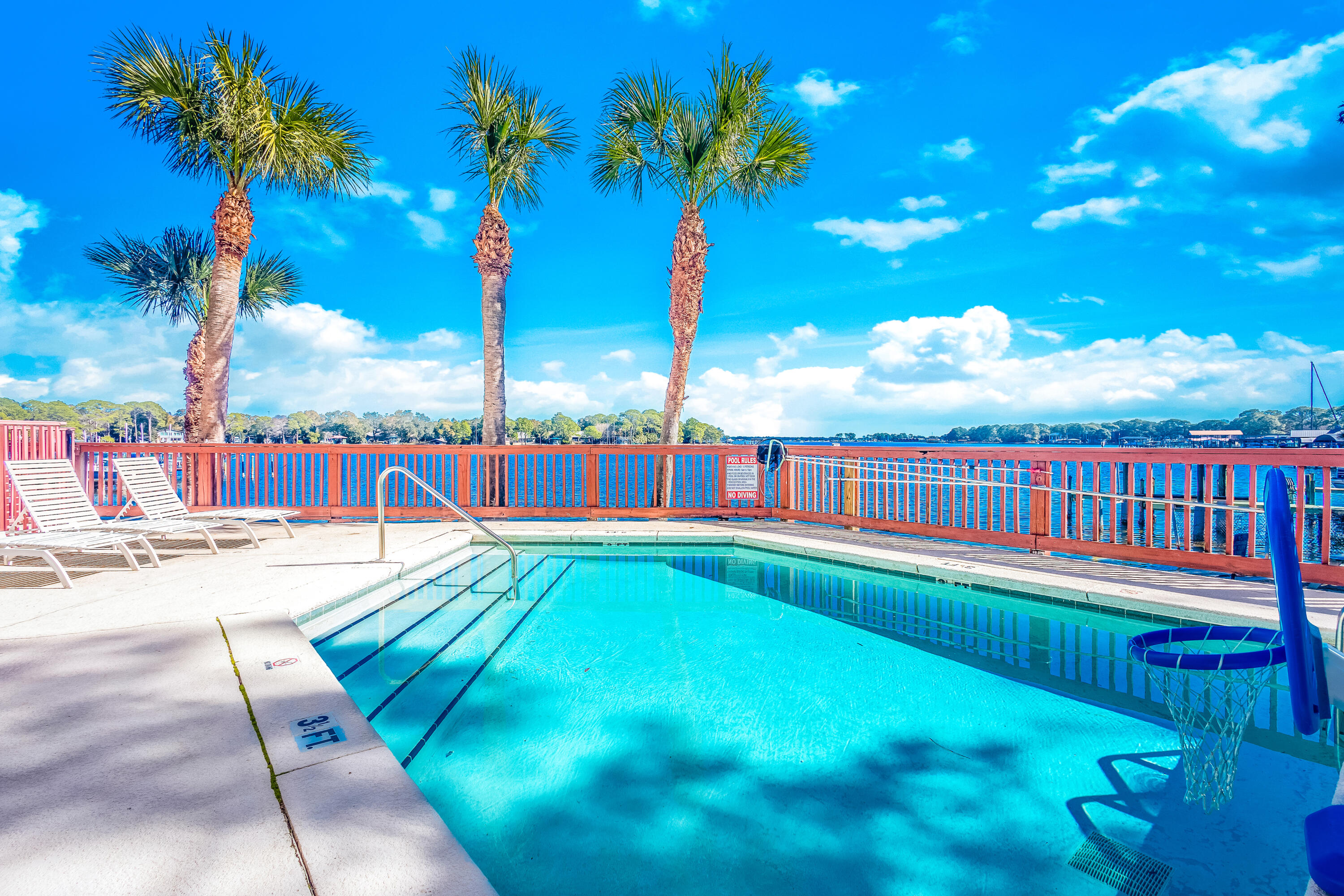 LAGUNA LANDING - Residential