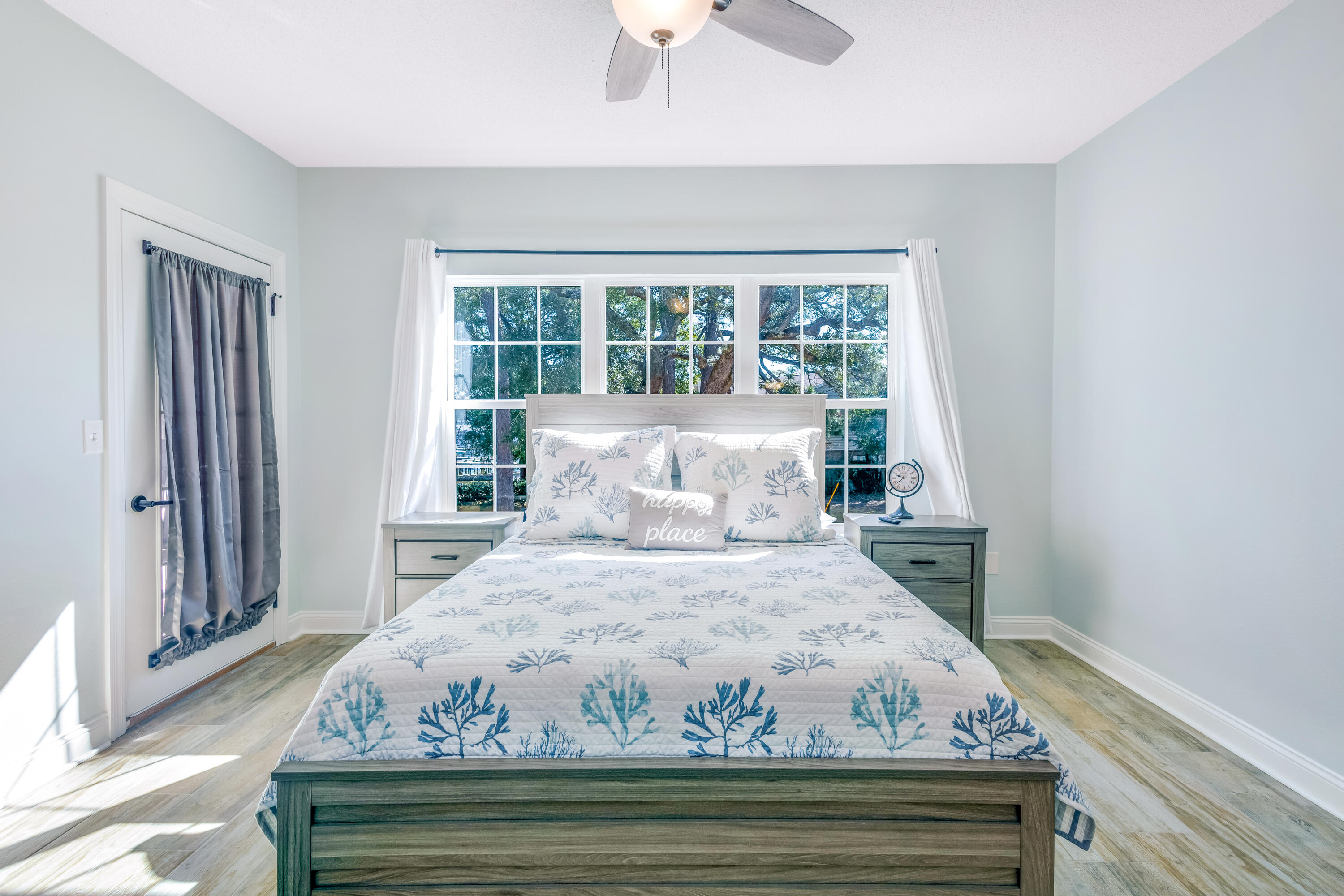 LAGUNA LANDING - Residential