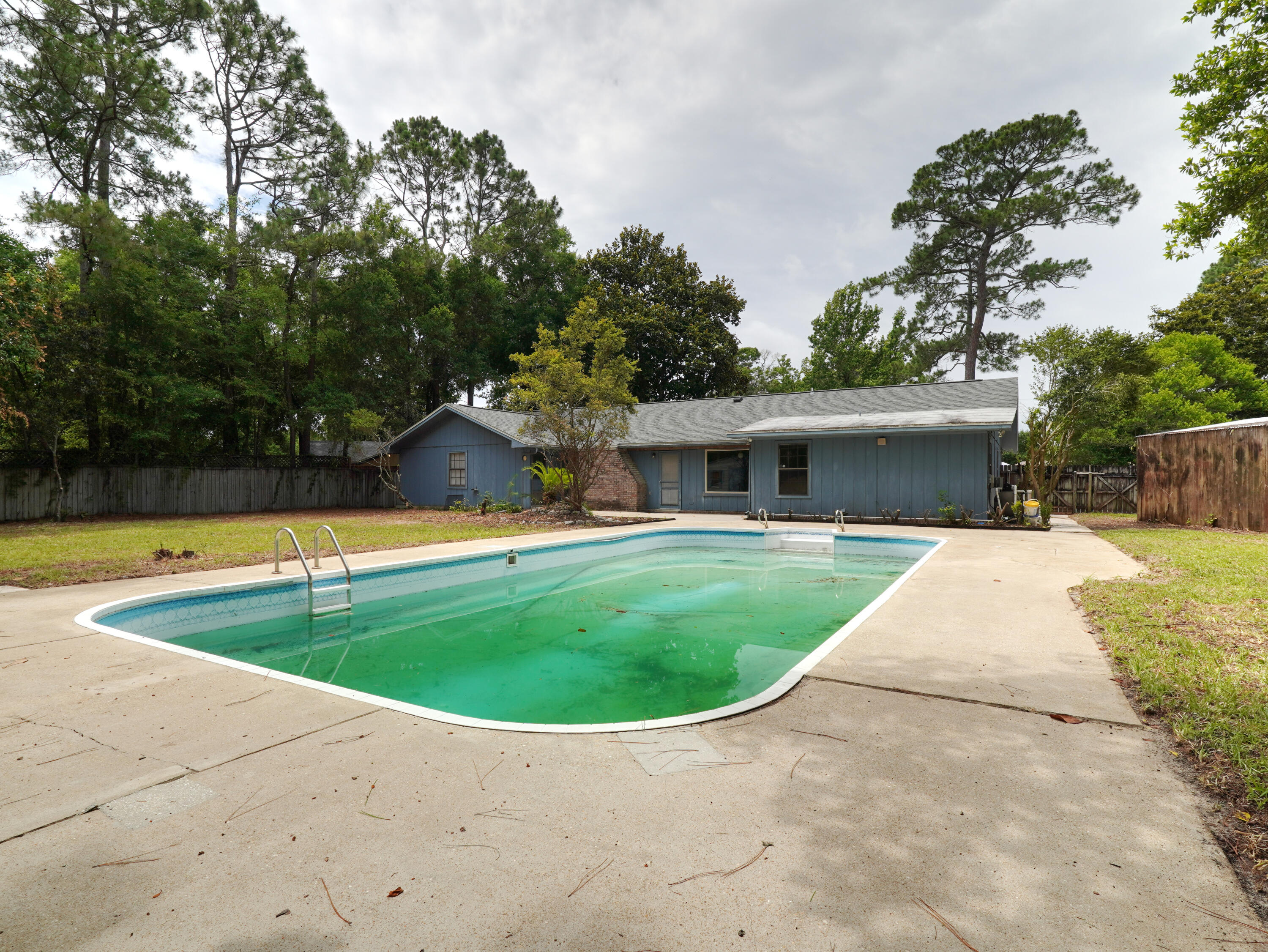 PINEWOOD ESTATES - Residential