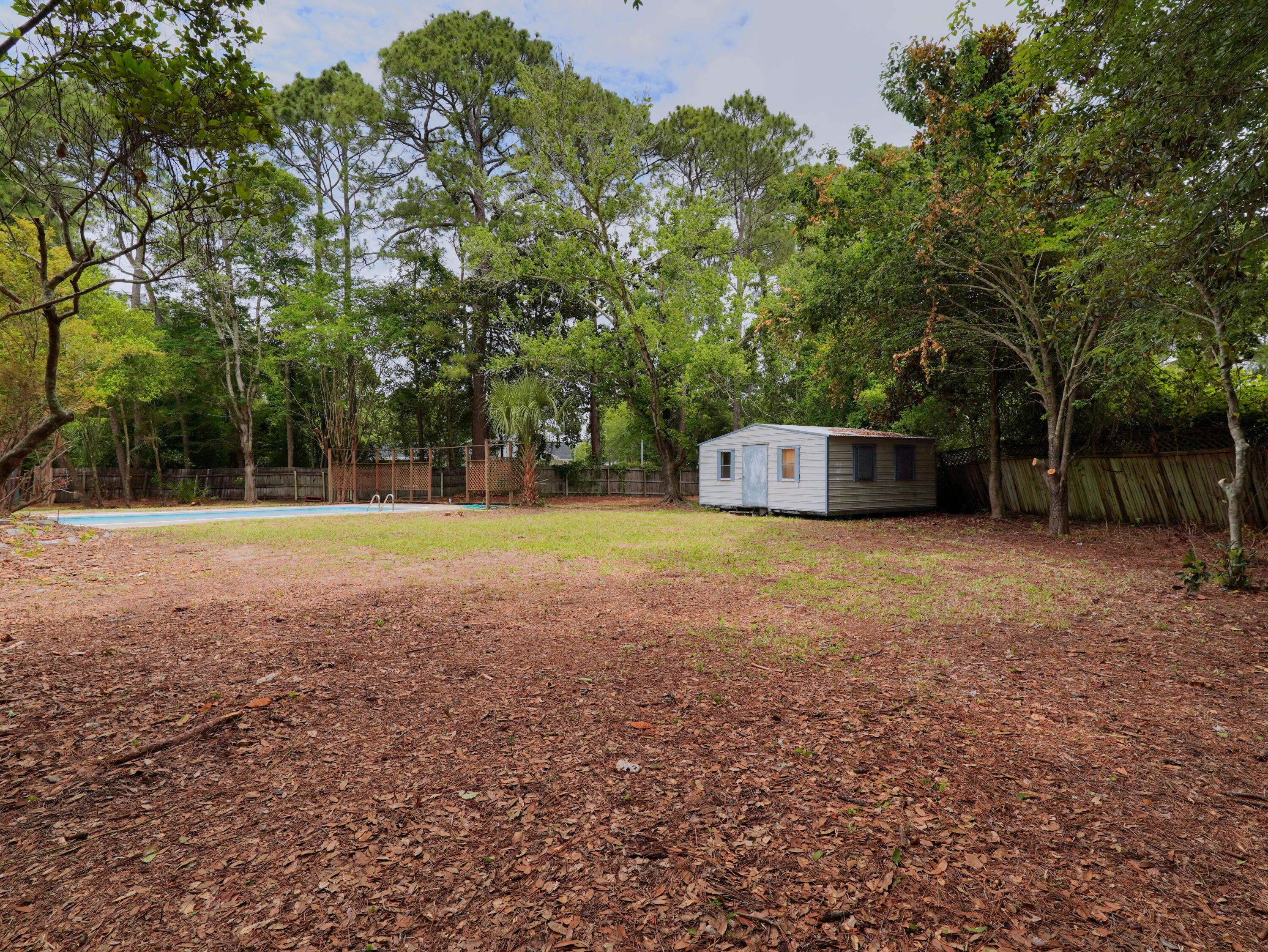 PINEWOOD ESTATES - Residential