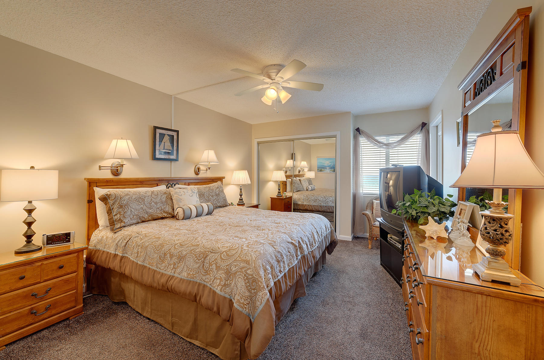 HOLIDAY SURF & RACQUET CLUB - Residential