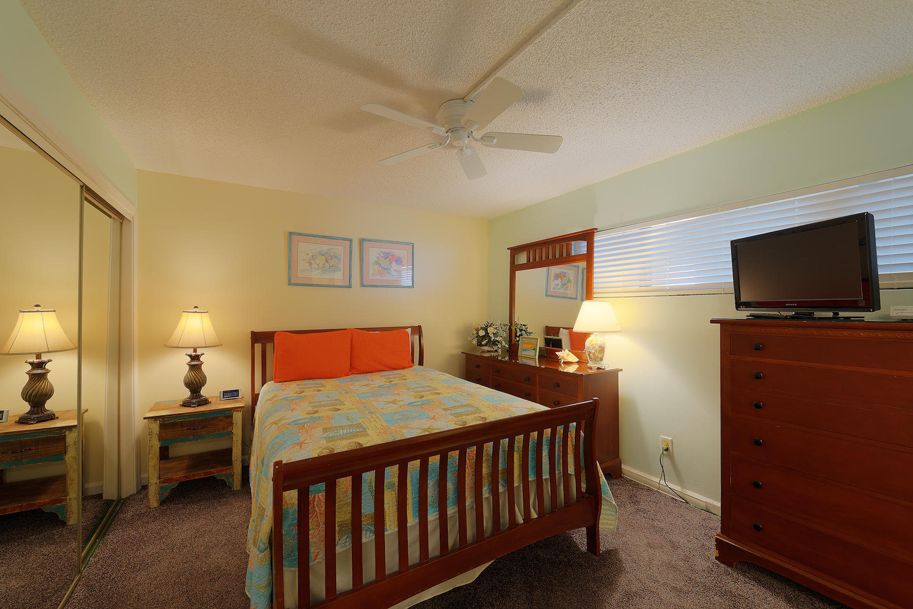 HOLIDAY SURF & RACQUET CLUB - Residential