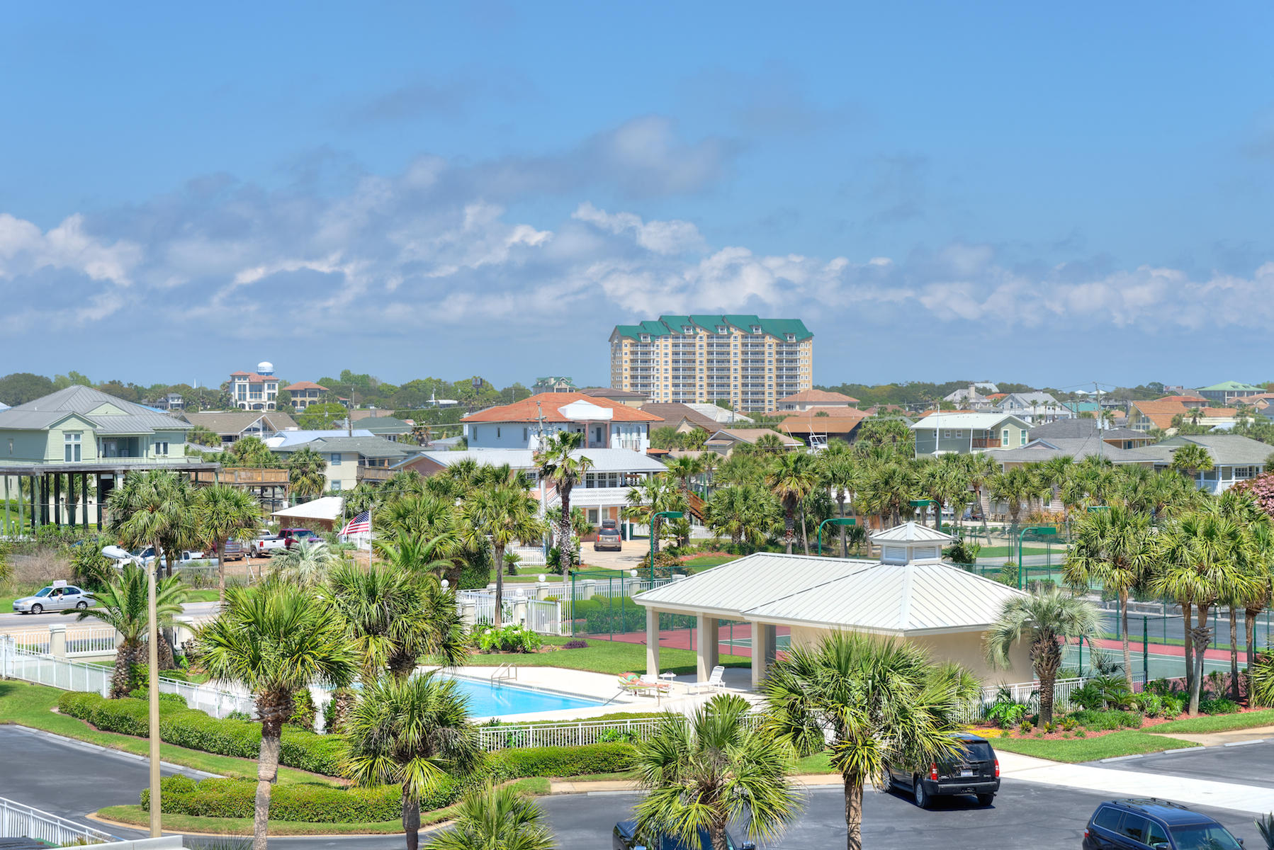 HOLIDAY SURF & RACQUET CLUB - Residential