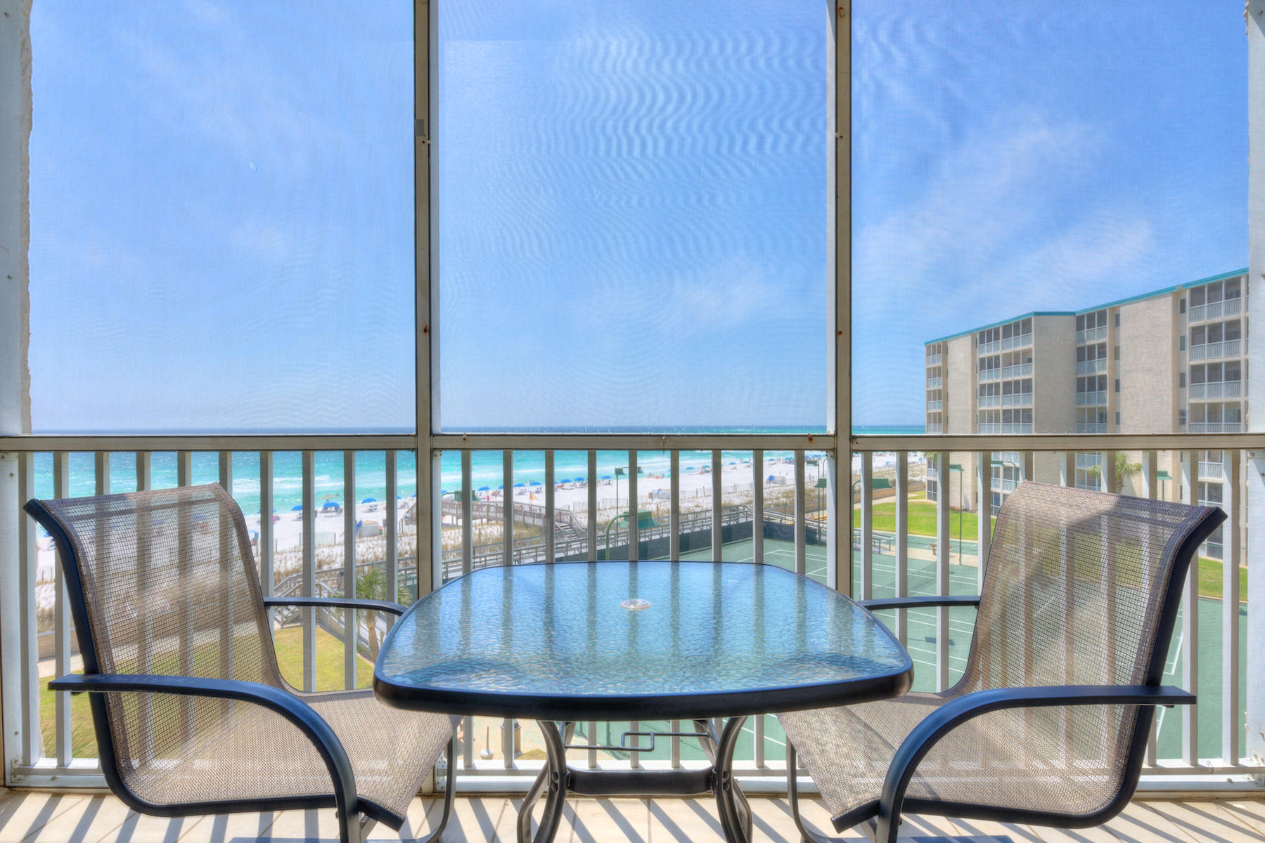 HOLIDAY SURF & RACQUET CLUB - Residential