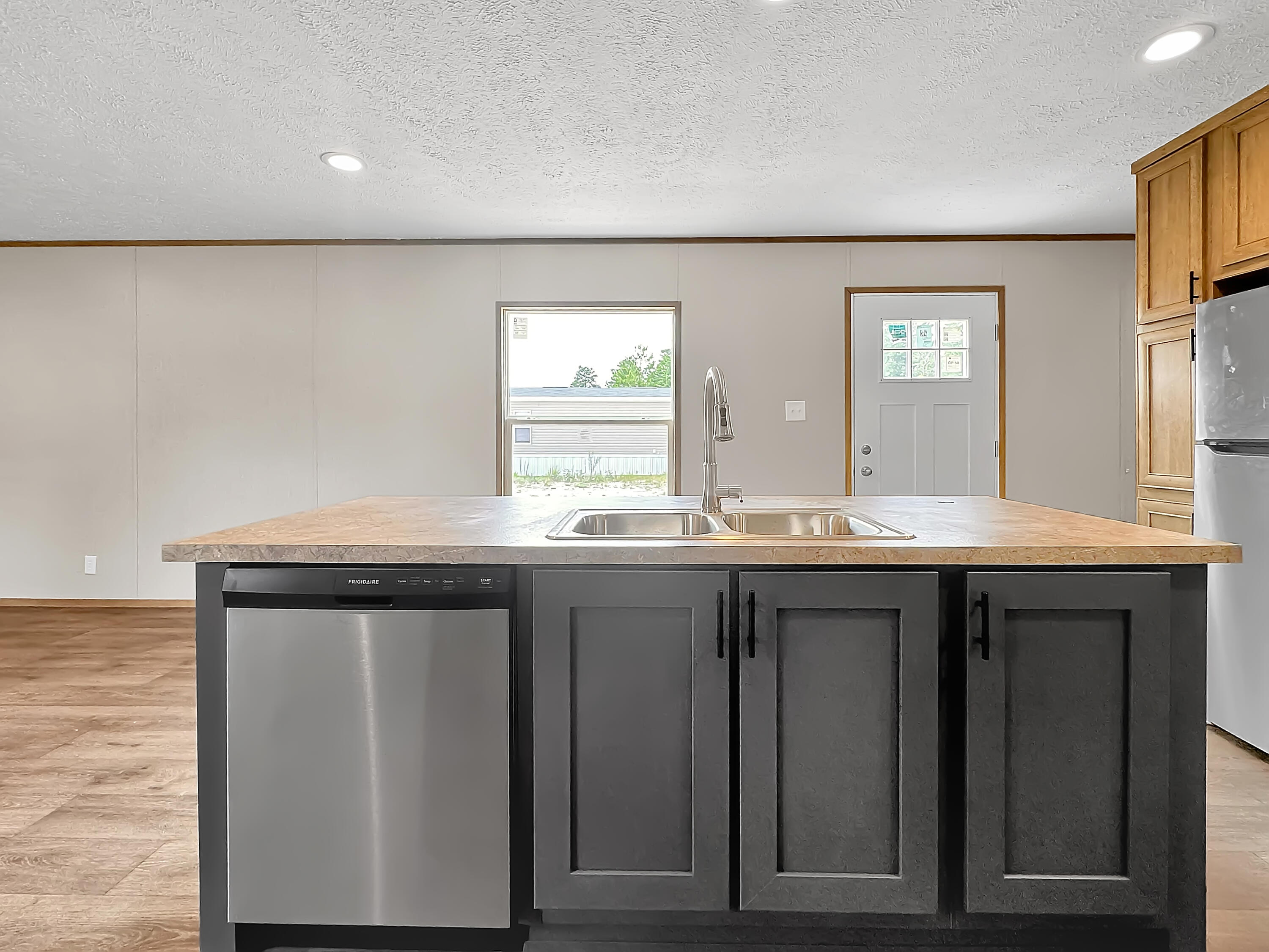 CV PINES/TRIPLE LAKE THE PINES S/D LOT 27 BLK 6 - Residential