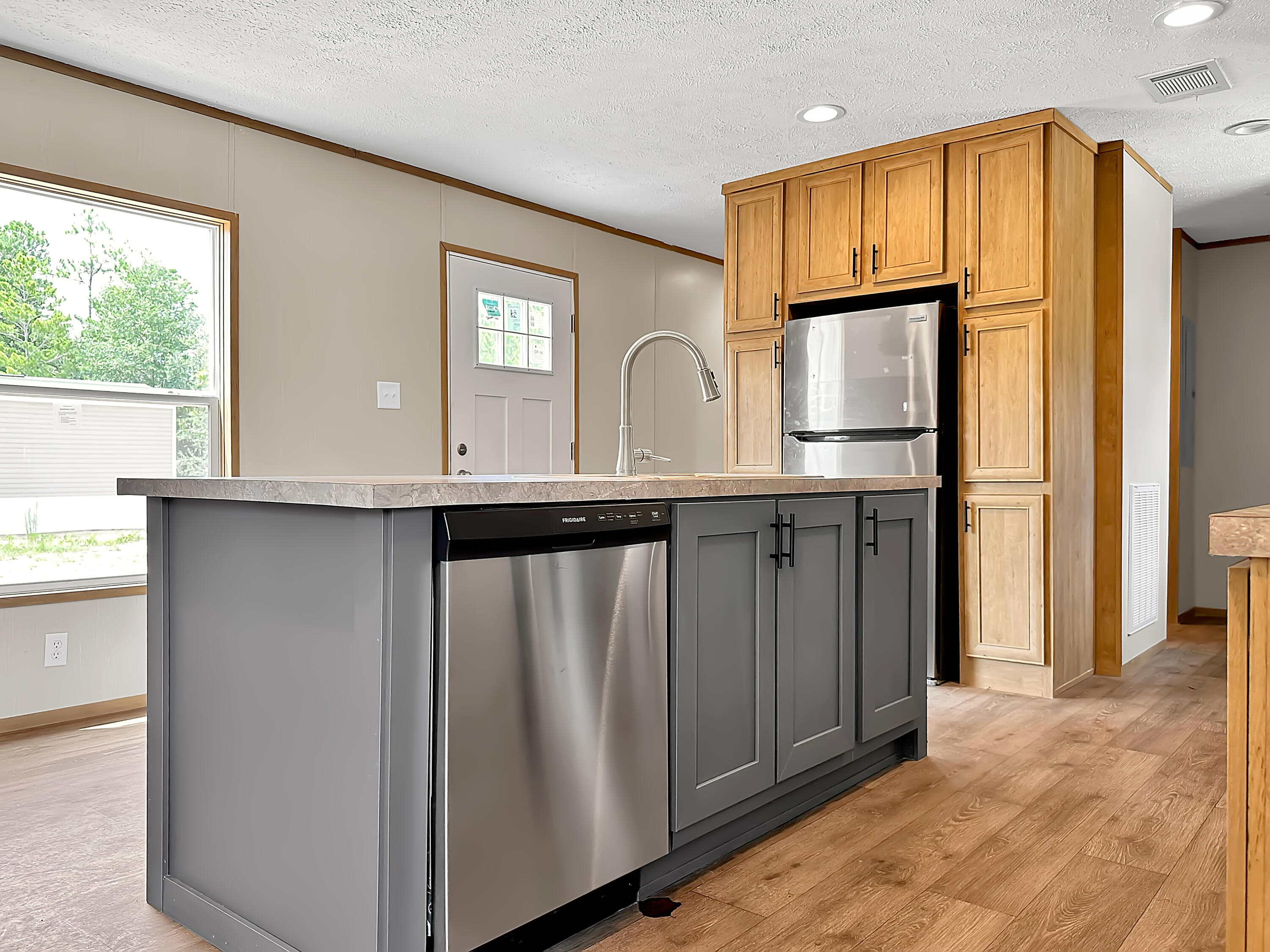 CV PINES/TRIPLE LAKE THE PINES S/D LOT 27 BLK 6 - Residential