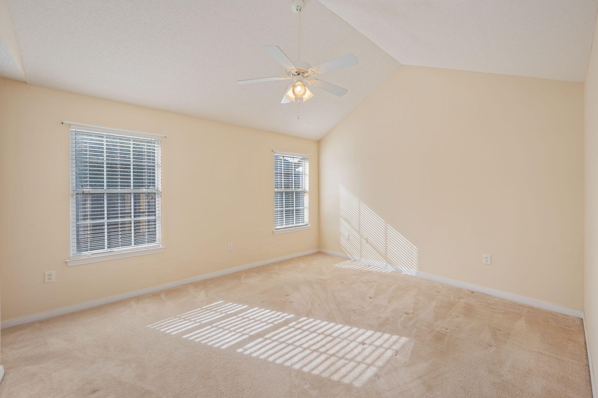 FAIRCHILD ESTATES BLK B LOT 2 - Residential