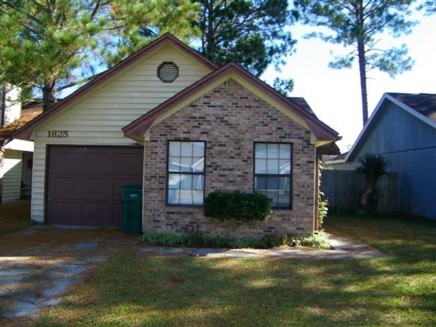 Brand new carpet installed November 2015. Very comfy 2 bedroom, 2 bath house. Has indoor laundry room. Additional backyard patio off master bedroom. Small pets under 25 lbs allowed with a $200 non-refundable pet fee. Please contact our office to schedule viewing. Available October 7.