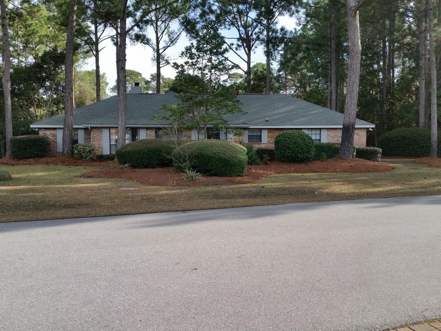 Hard to find in this condition!3 bedroom brick ranch, split floor plan. Tons of storage. Recent remodel with many upgrades. New appliances, new textured ceiling thru-out, all new lighting fixtures inside and out.New Lennox HVAC (2014), new windows, new carpeting, new fixtures, freshly painted, Roof 2005, sprinkler pump 2010. Oversized garage with large room for storage or a workshop. Too many upgrades to list. Come take a look, you won't be disappointed. Close to schools and shopping. 15 min to Eglin AFB, 20 min to Duke Field. 30 min to Hurlburt Field. Just across the Bay to Destin.