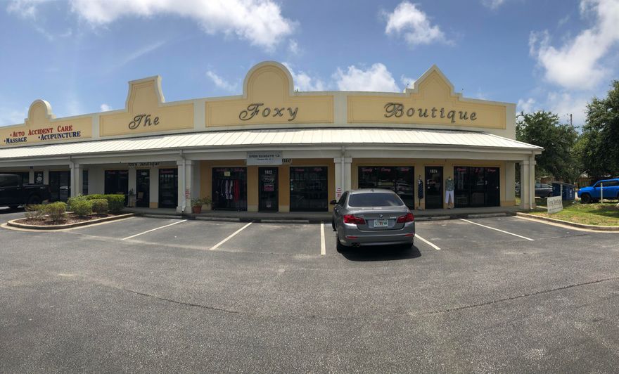 Space available in 9,240 SF, highly visible Alpine Center located in the heart of Navarre. Easy ingress/egress with median cut on Hwy 98. Tenant mixture with a nail salon, hair salon, chiropractor and ladies boutique. 945 SF available in 9,240 SF center. Space is open concept with store frontage and 1 rr.Located on major travel, heavy residential/trade corridor between Pensacola, FL and Destin, FL.