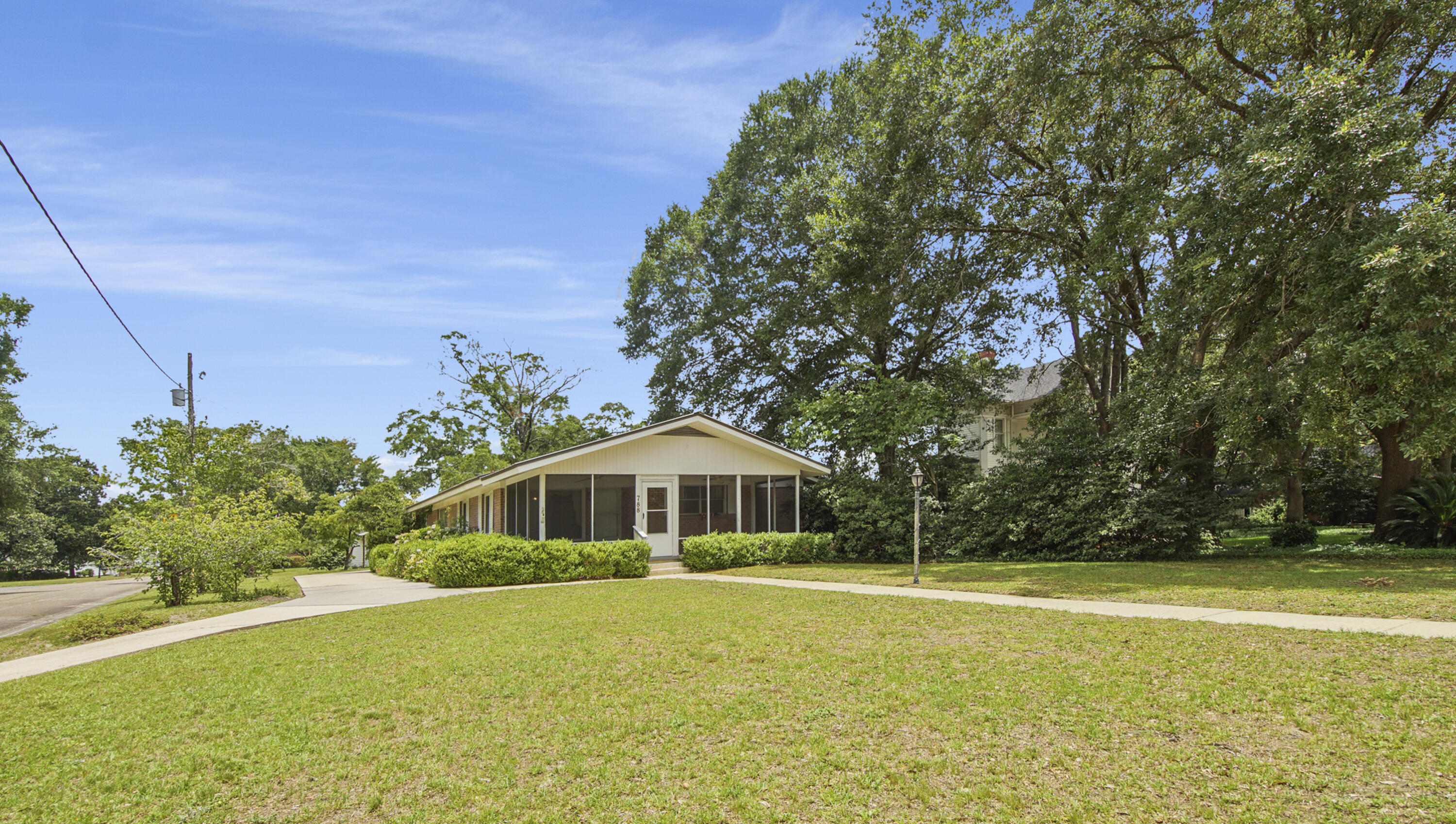 TOWN OF DEFUNIAK SPRINGS - Residential
