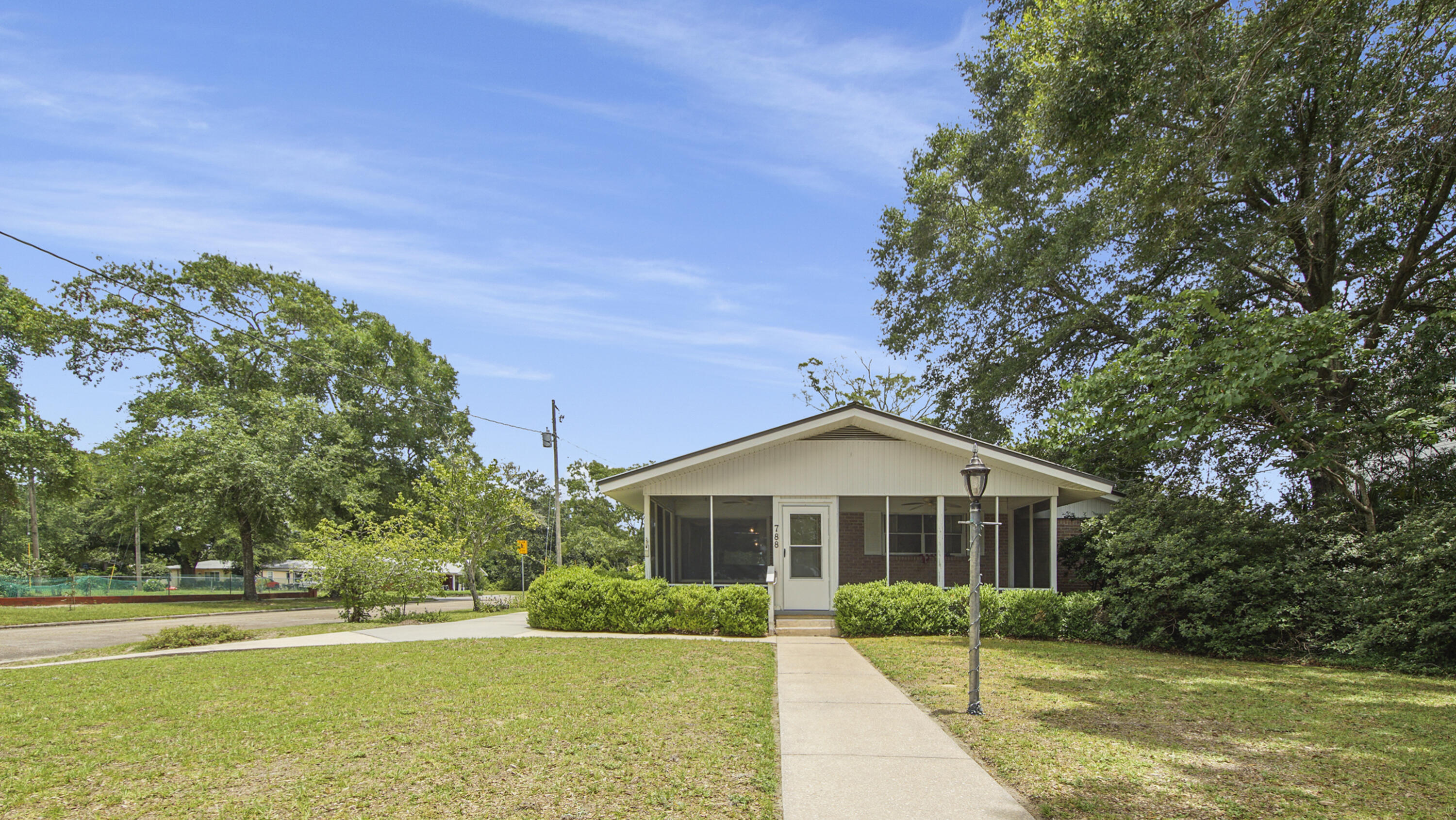 TOWN OF DEFUNIAK SPRINGS - Residential