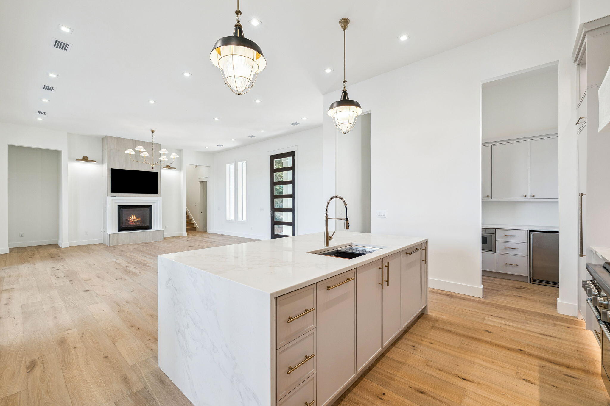 LAKE SHORE ESTATES - Residential