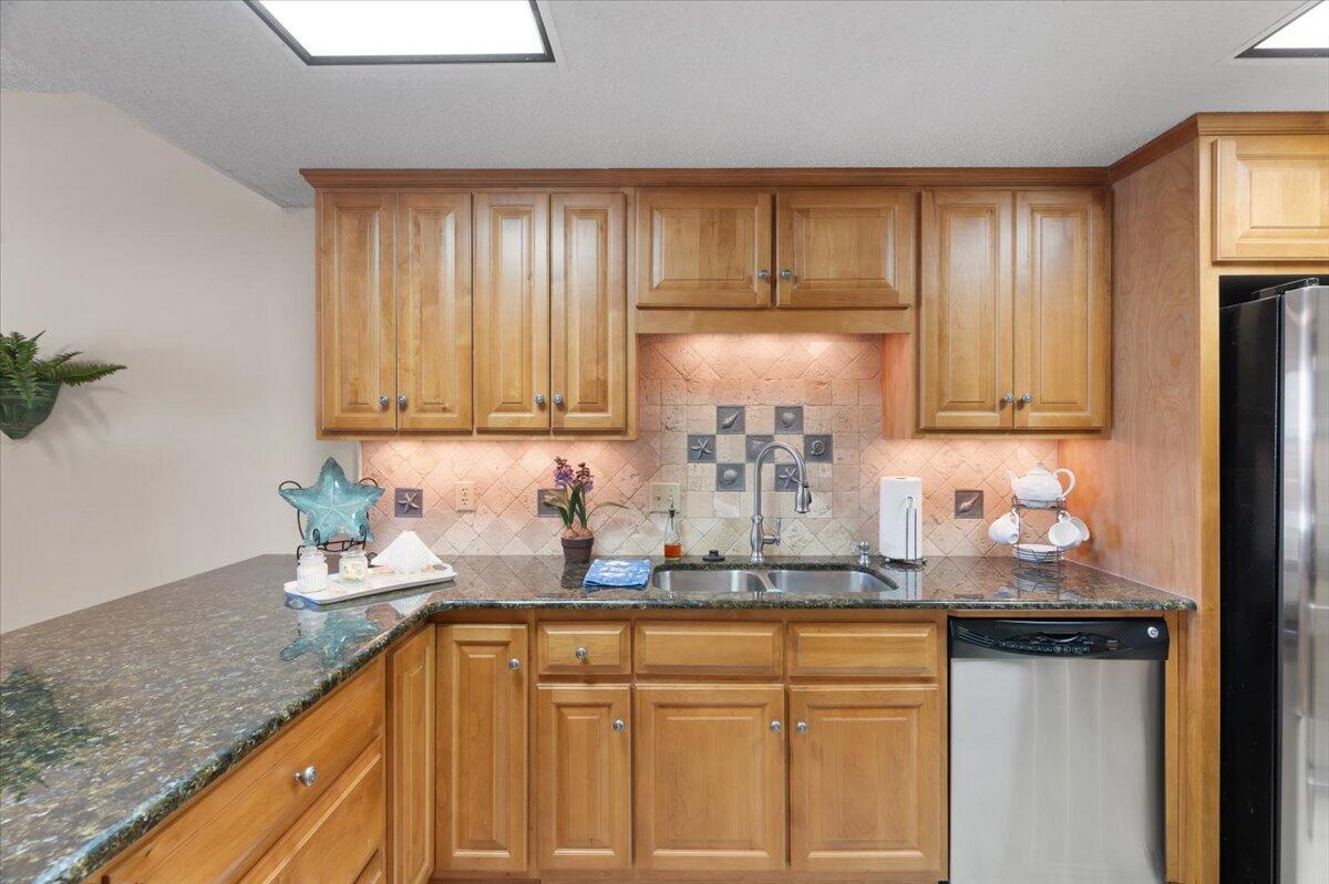 NAVARRE TOWERS CONDO - Residential