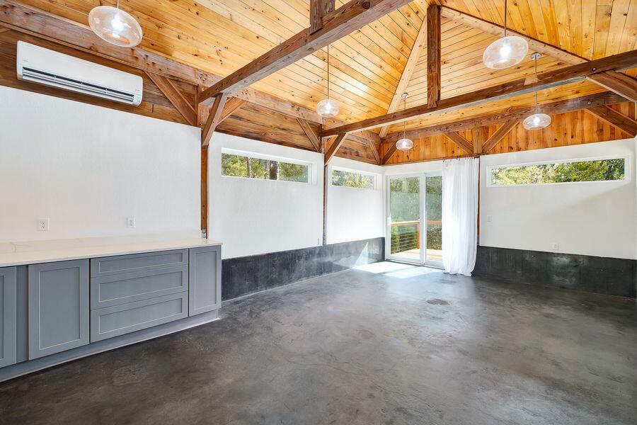 CREEKSIDE - Residential