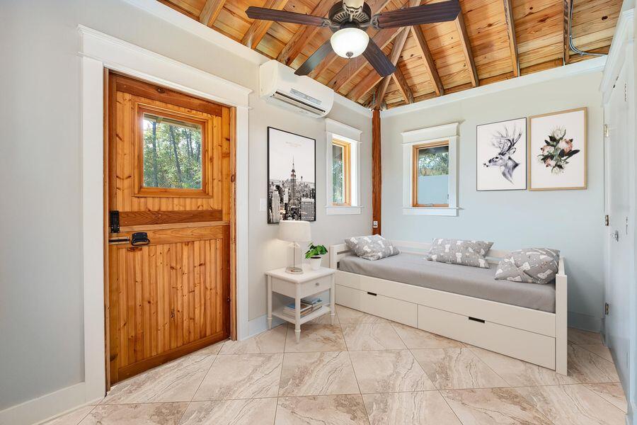 CREEKSIDE - Residential