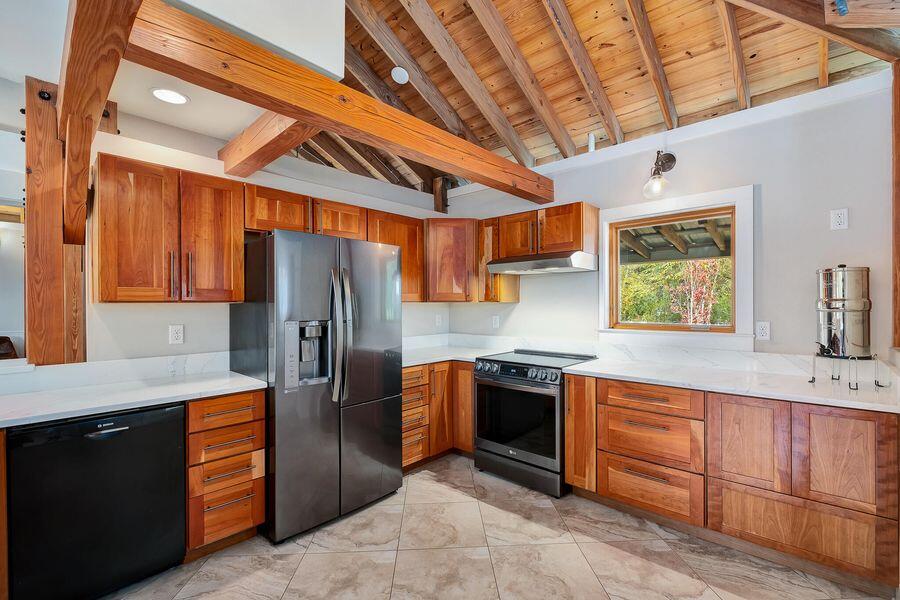 CREEKSIDE - Residential