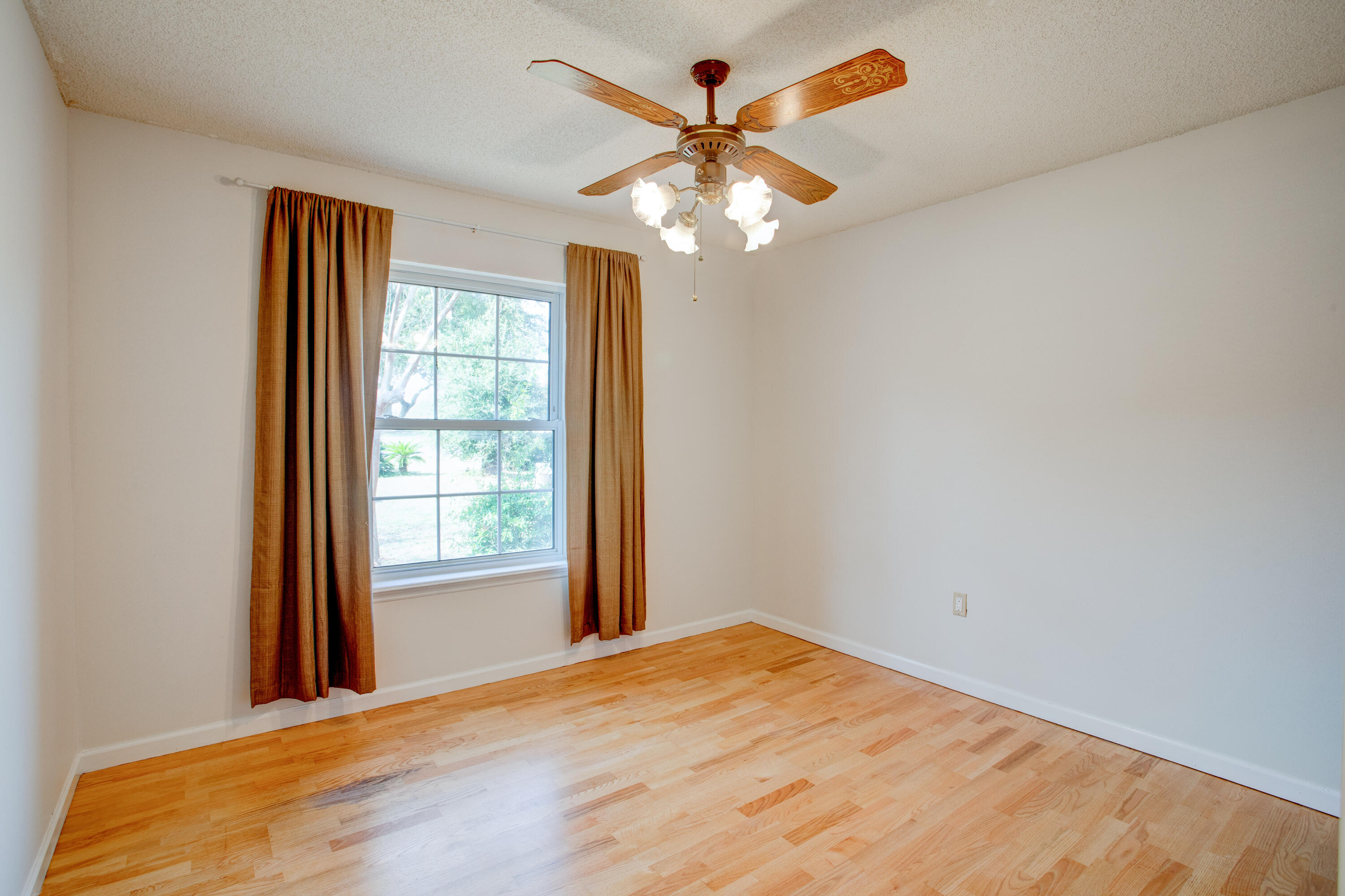 VALPARAISO PINECREST 5 - Residential