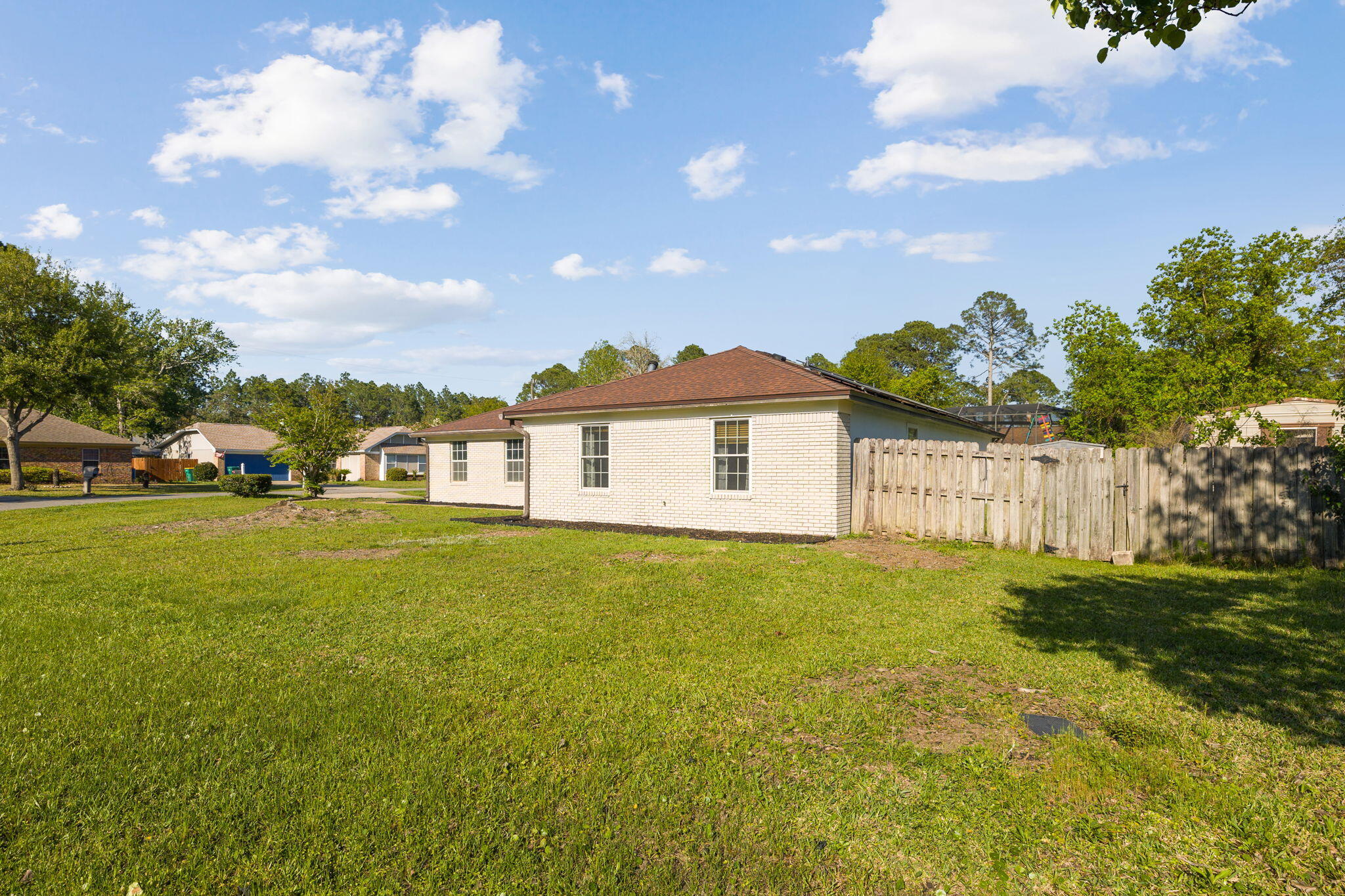 PINE MEADOWS ADD #2 LOT 18 BLK E - Residential