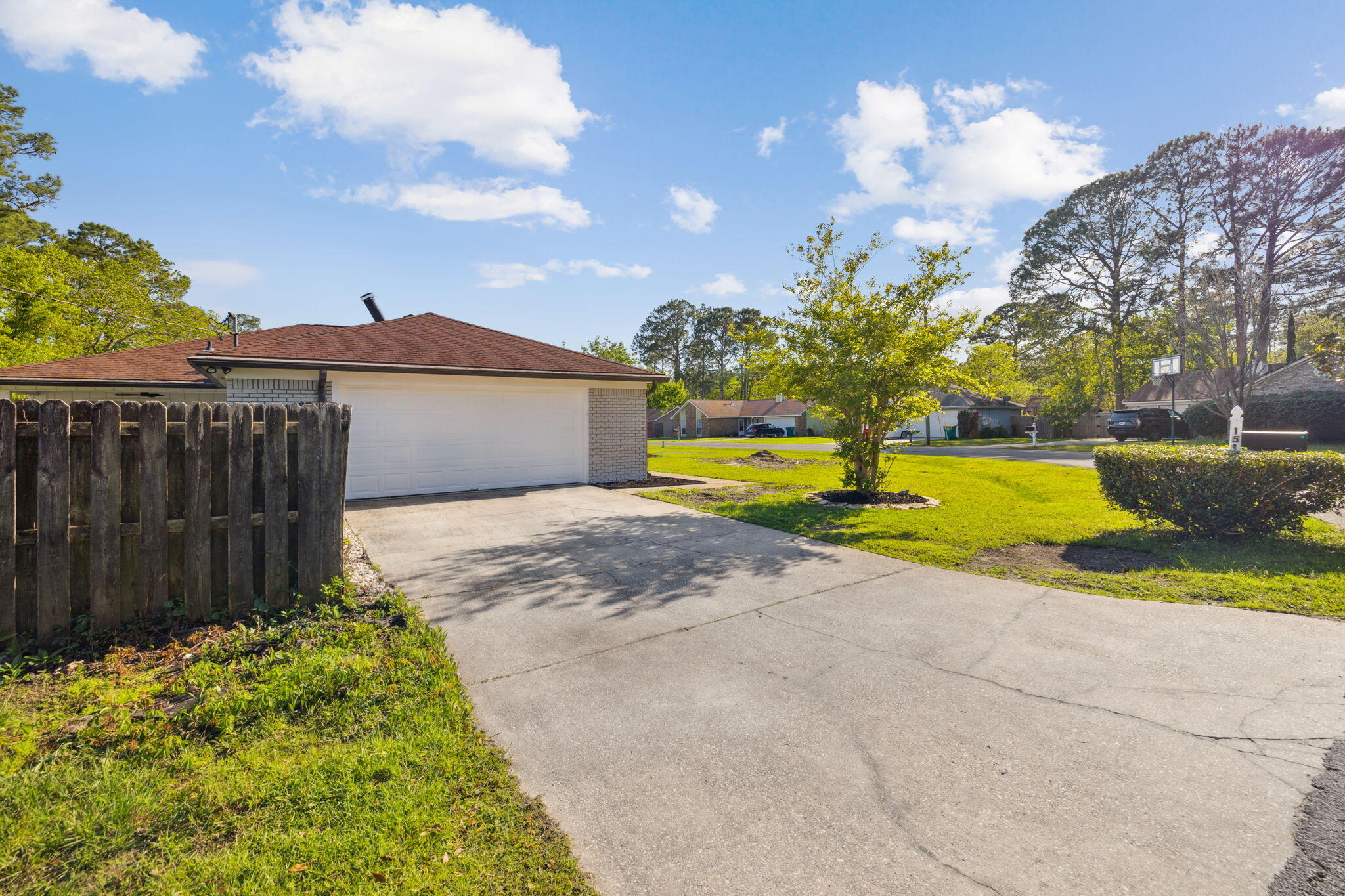 PINE MEADOWS ADD #2 LOT 18 BLK E - Residential