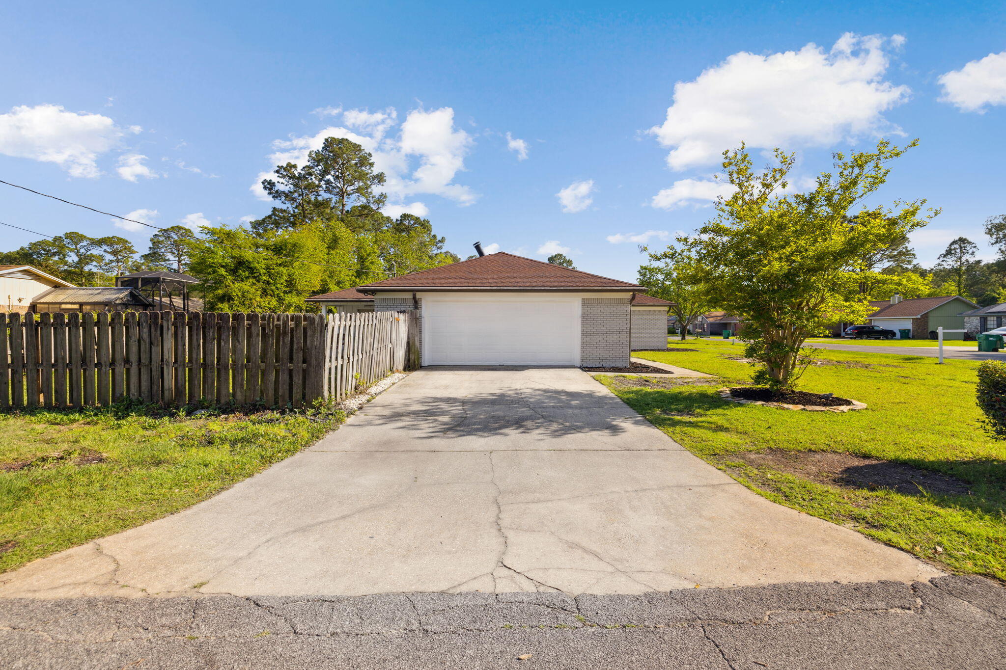 PINE MEADOWS ADD #2 LOT 18 BLK E - Residential