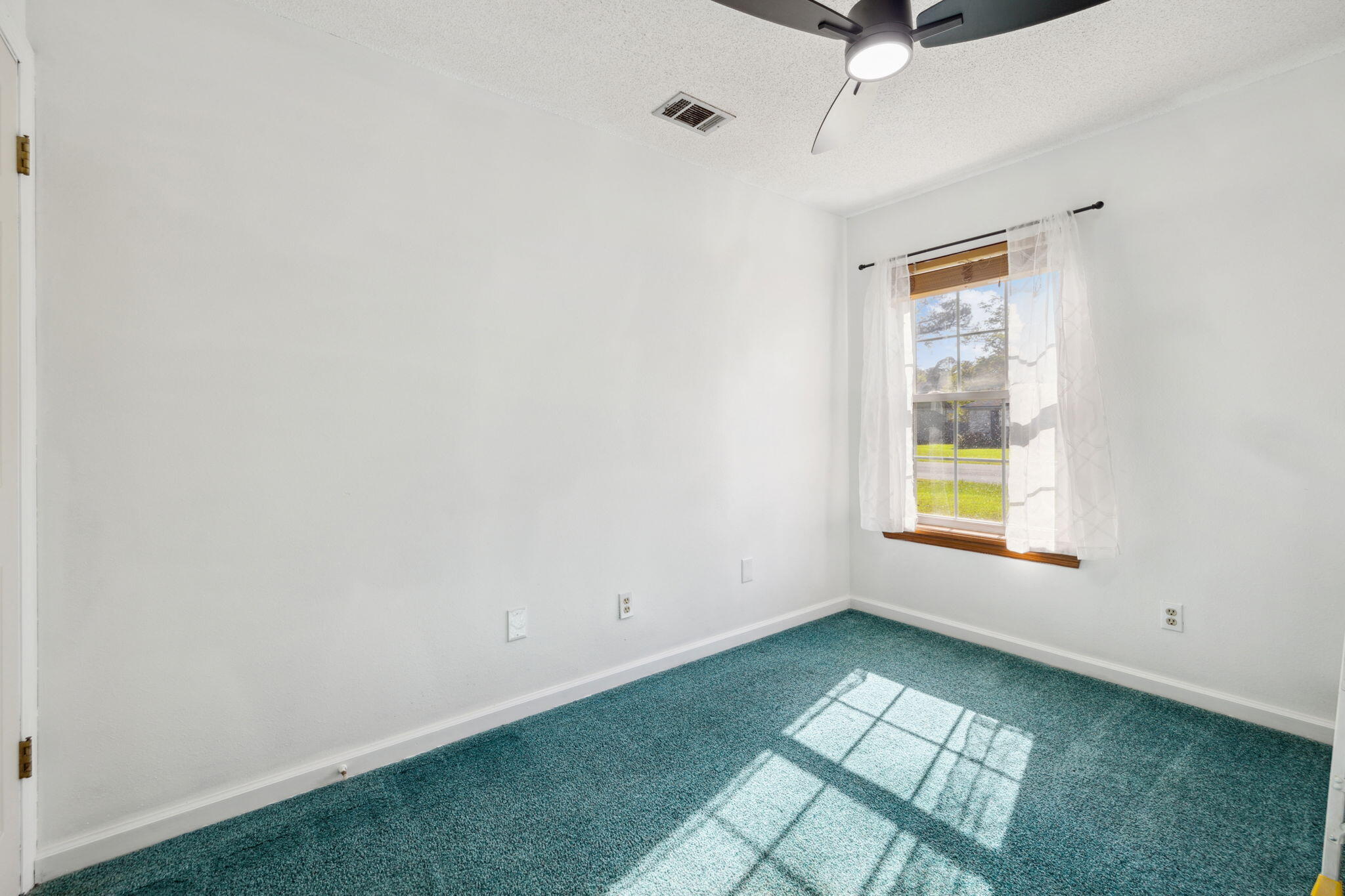 PINE MEADOWS ADD #2 LOT 18 BLK E - Residential