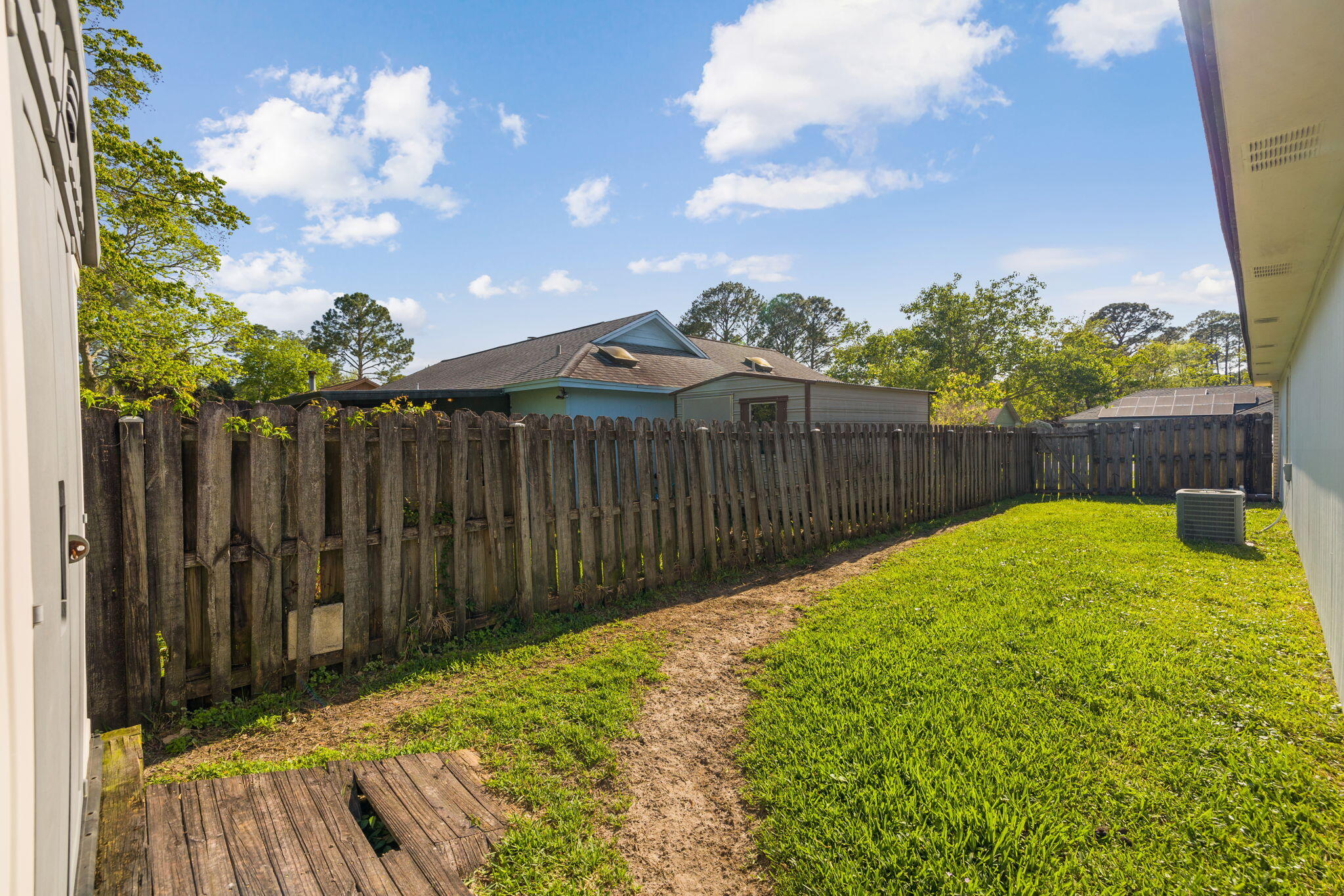 PINE MEADOWS ADD #2 LOT 18 BLK E - Residential