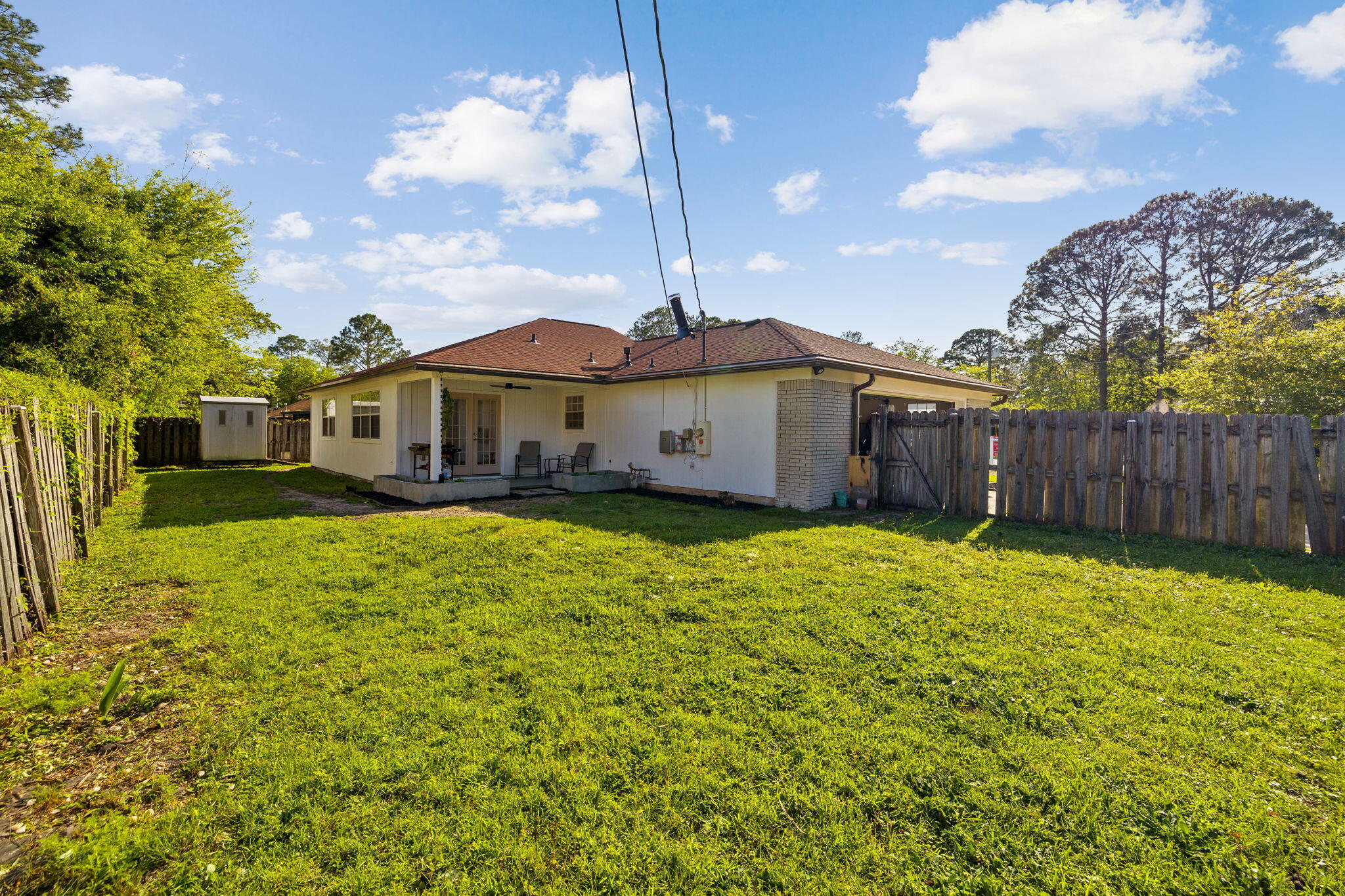 PINE MEADOWS ADD #2 LOT 18 BLK E - Residential