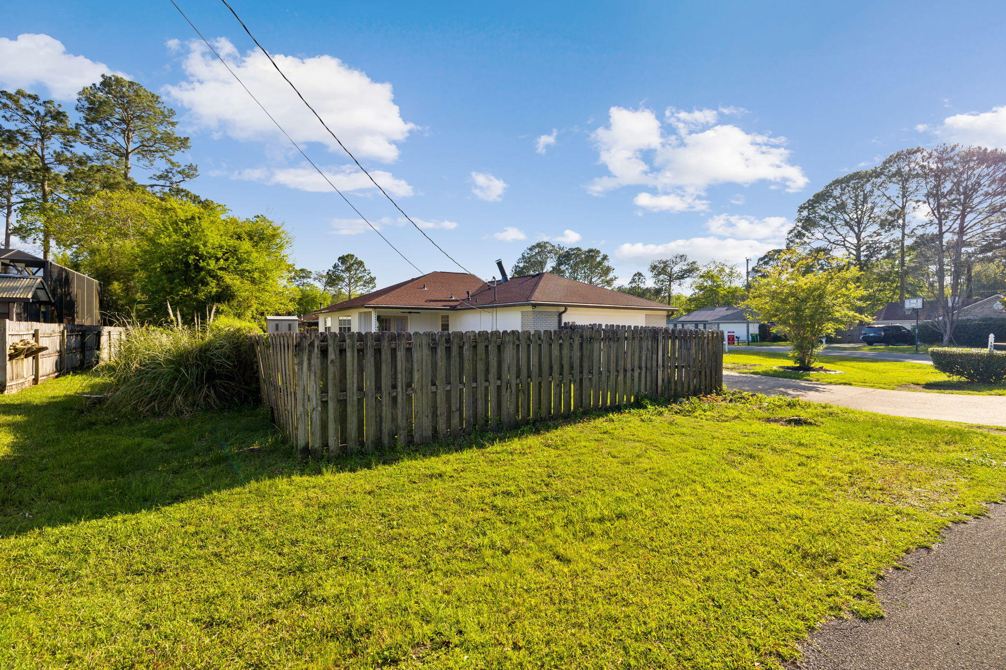 PINE MEADOWS ADD #2 LOT 18 BLK E - Residential