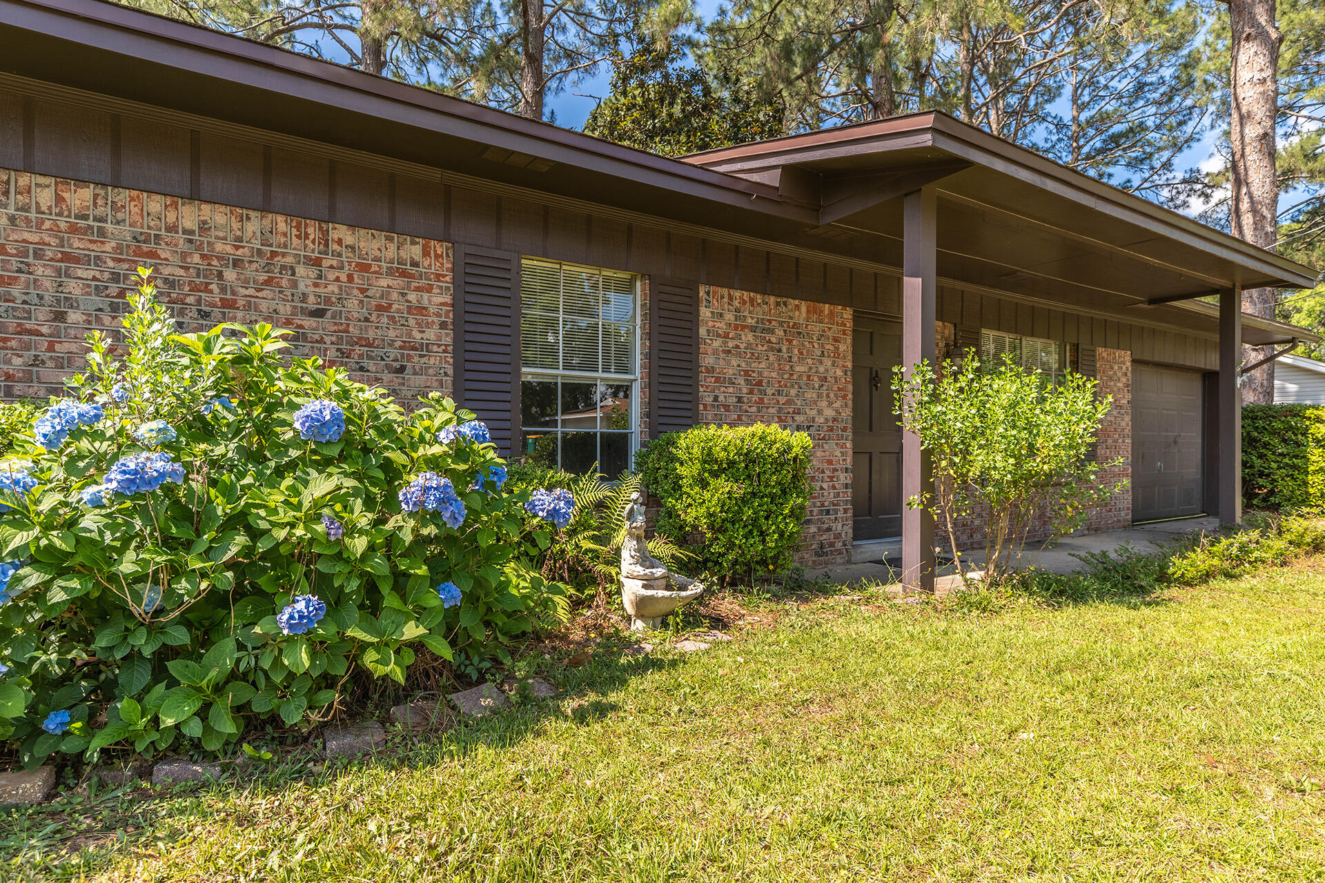 PINE MEADOWS - Residential