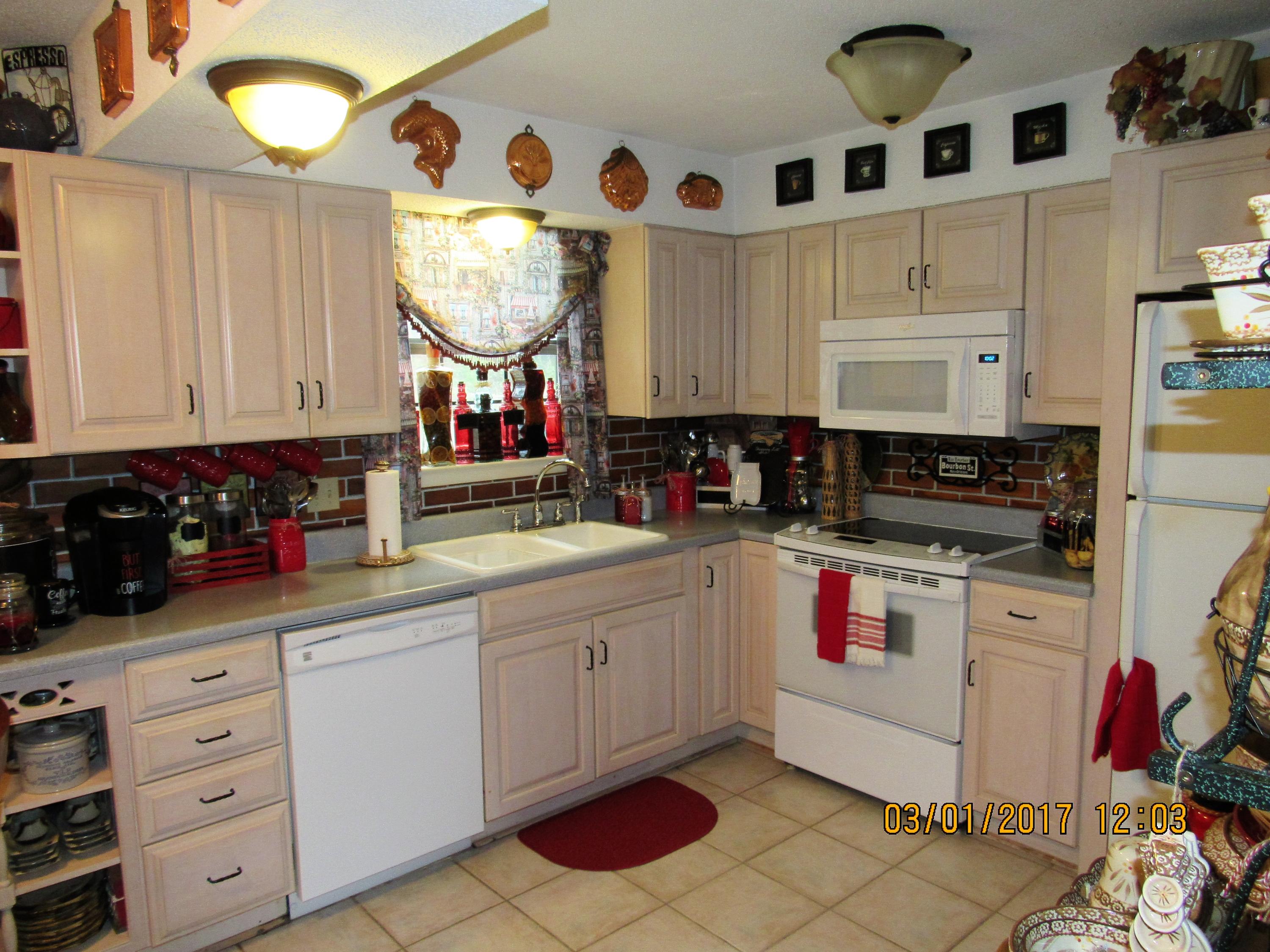 PINEWOOD ESTATES - Residential