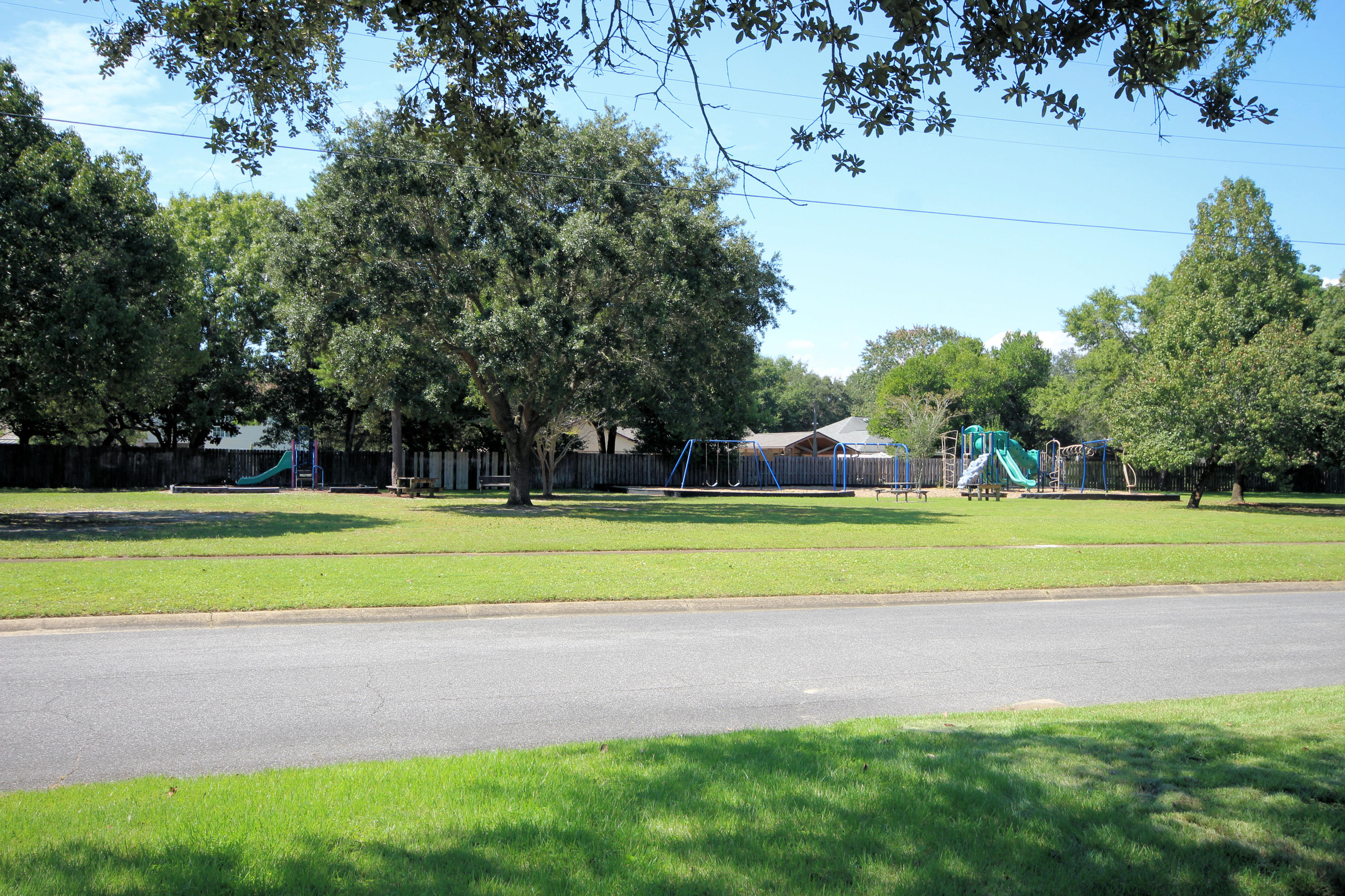 BAYOU WOODS 3RD ADDN - Residential