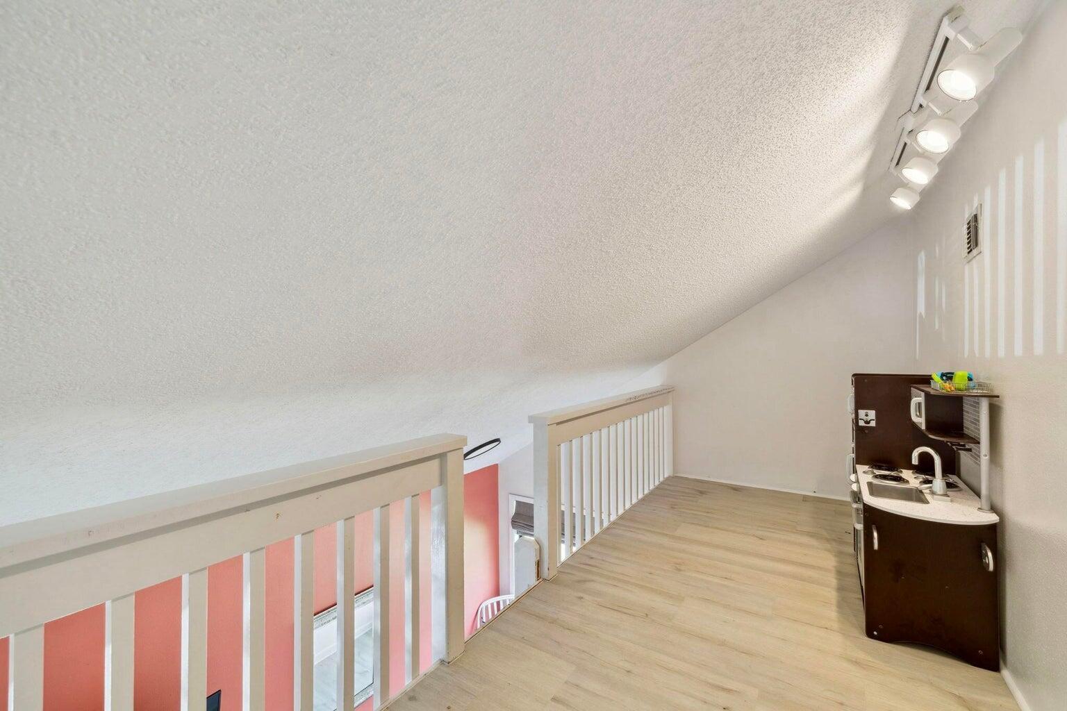 SANDPIPER VILLAGE CONDO - Residential