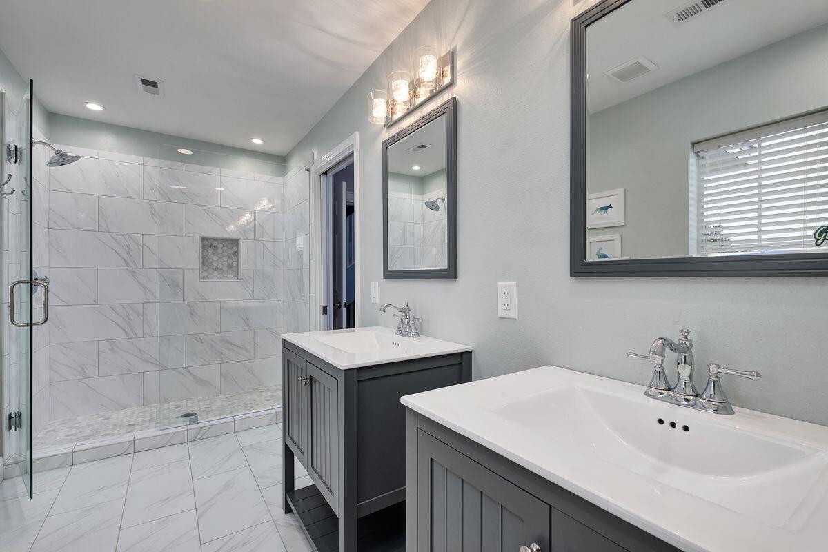 CRYSTAL BEACH - Residential