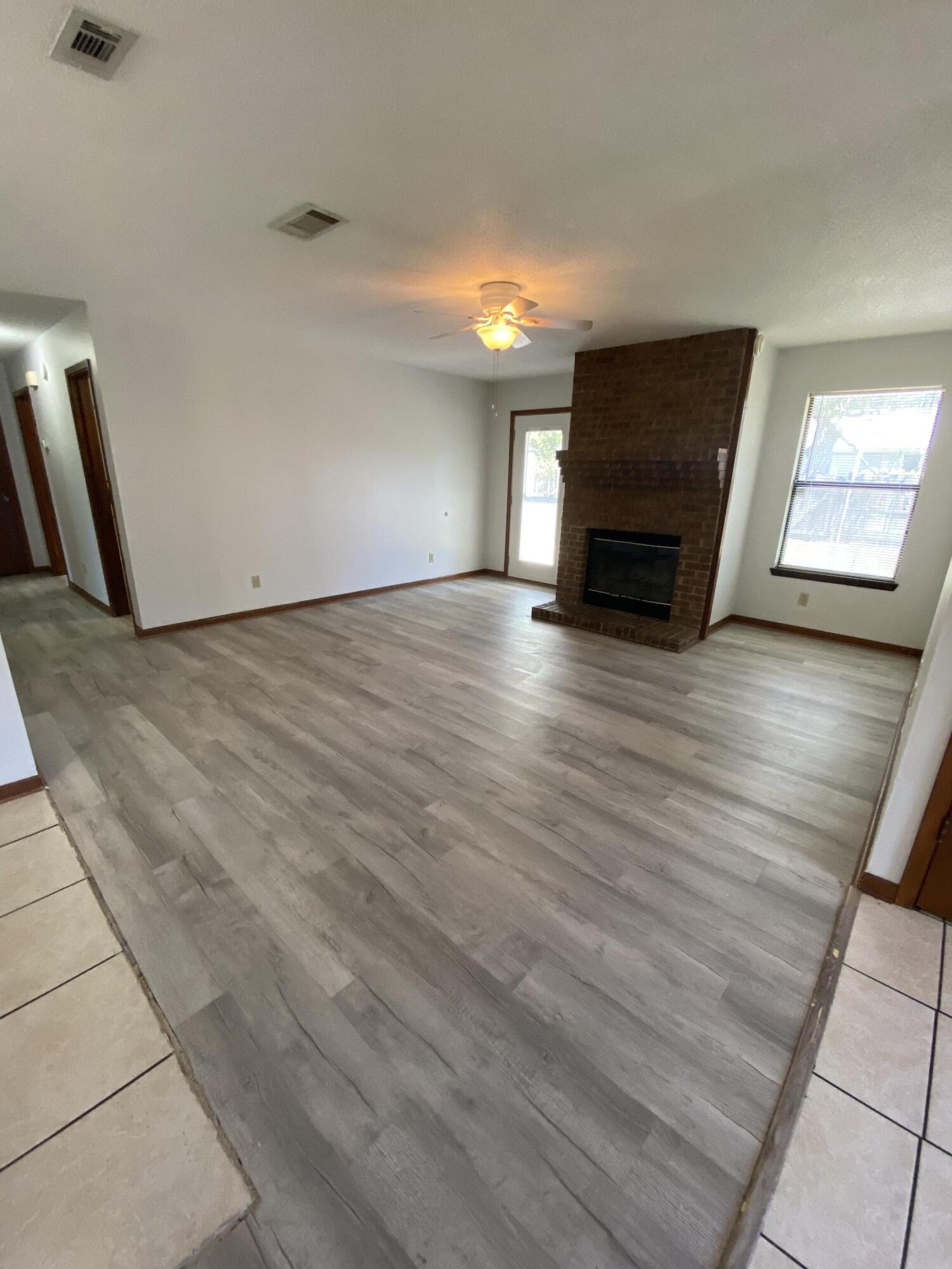 PINE MEADOWS ADD #2 LOT 11 BLK E - Residential