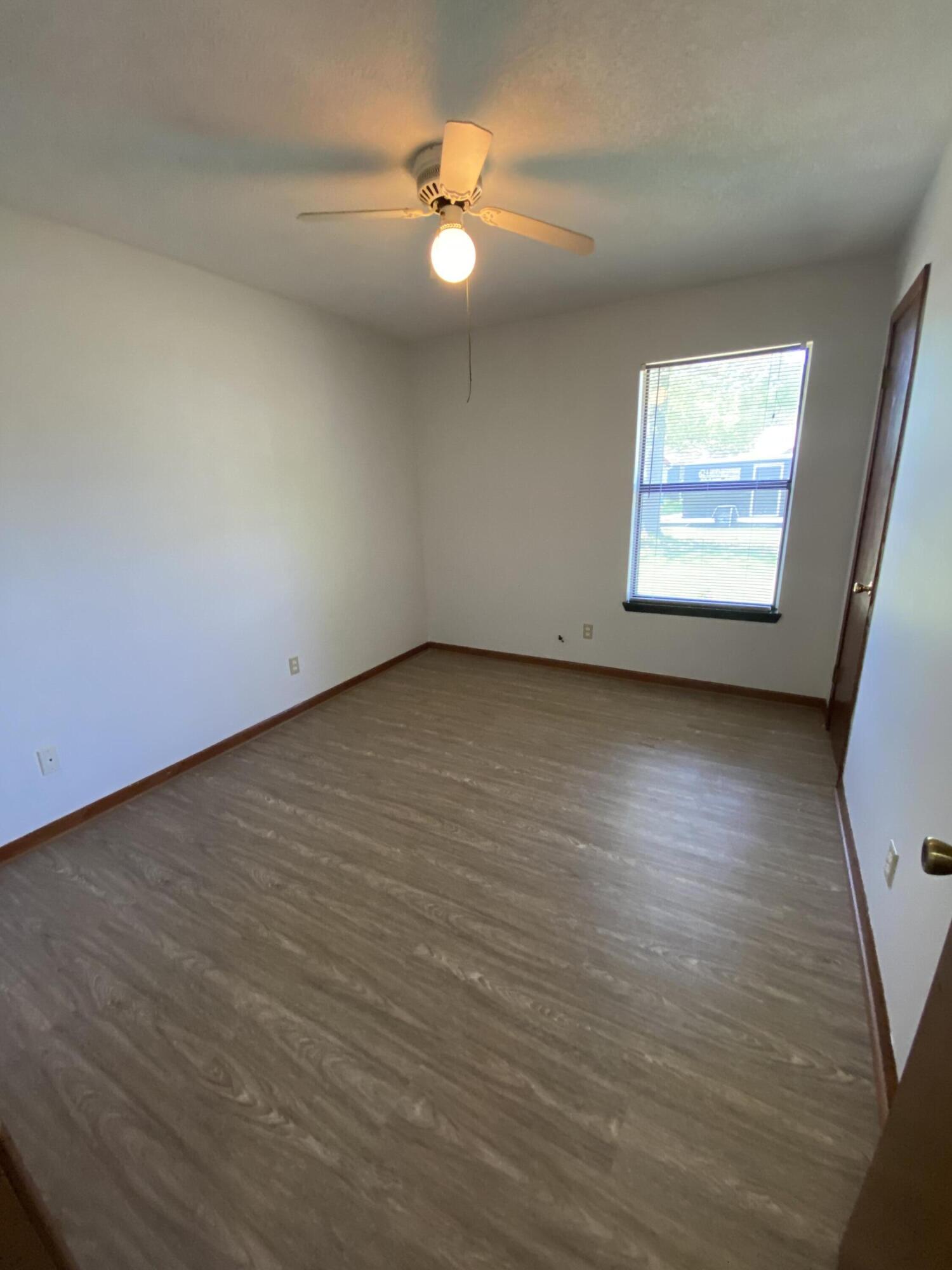 PINE MEADOWS ADD #2 LOT 11 BLK E - Residential