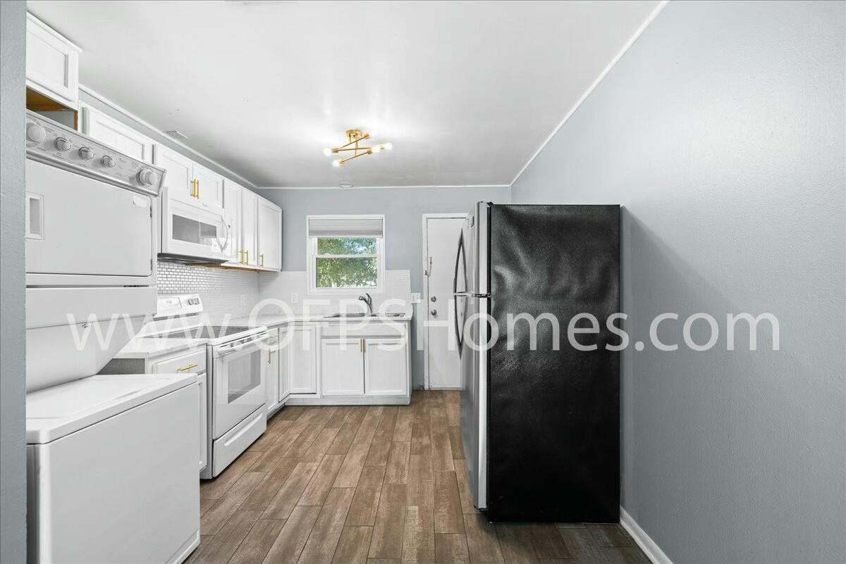 CRESTVIEW - Residential Lease